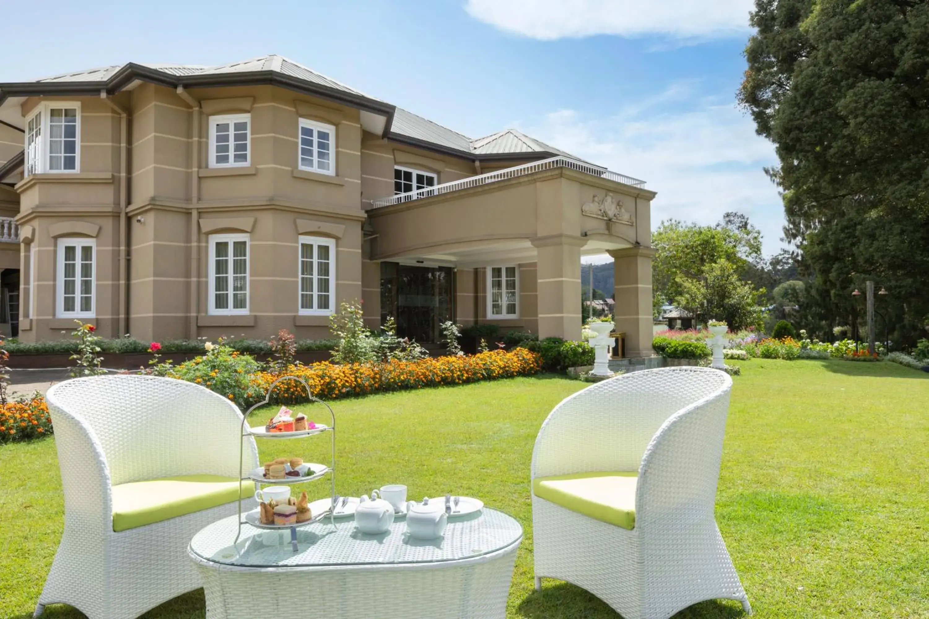 Property building in The Westbury Palace Property building in The Westbury Palace