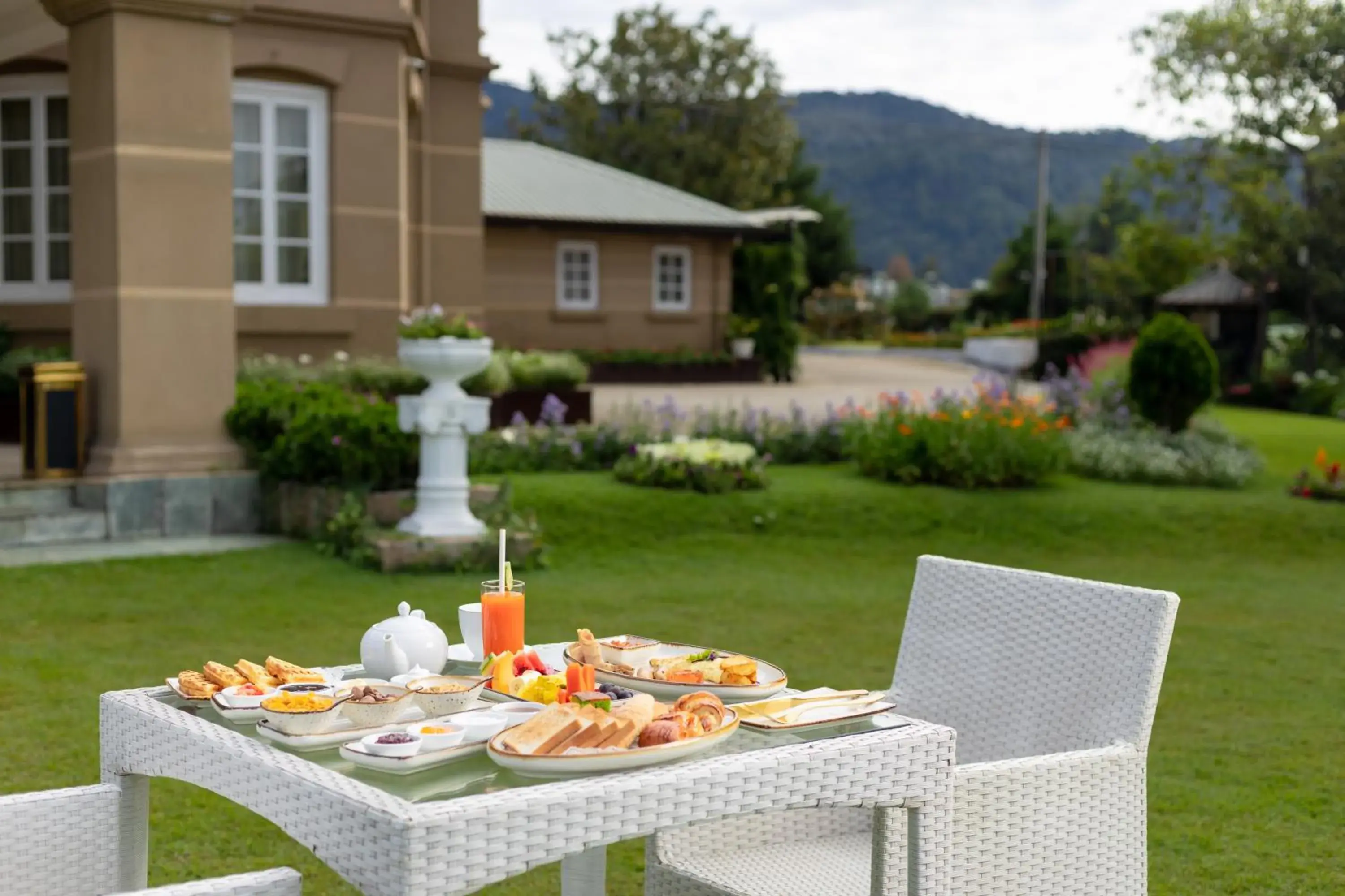 Food and drinks in The Westbury Palace Food and drinks in The Westbury Palace