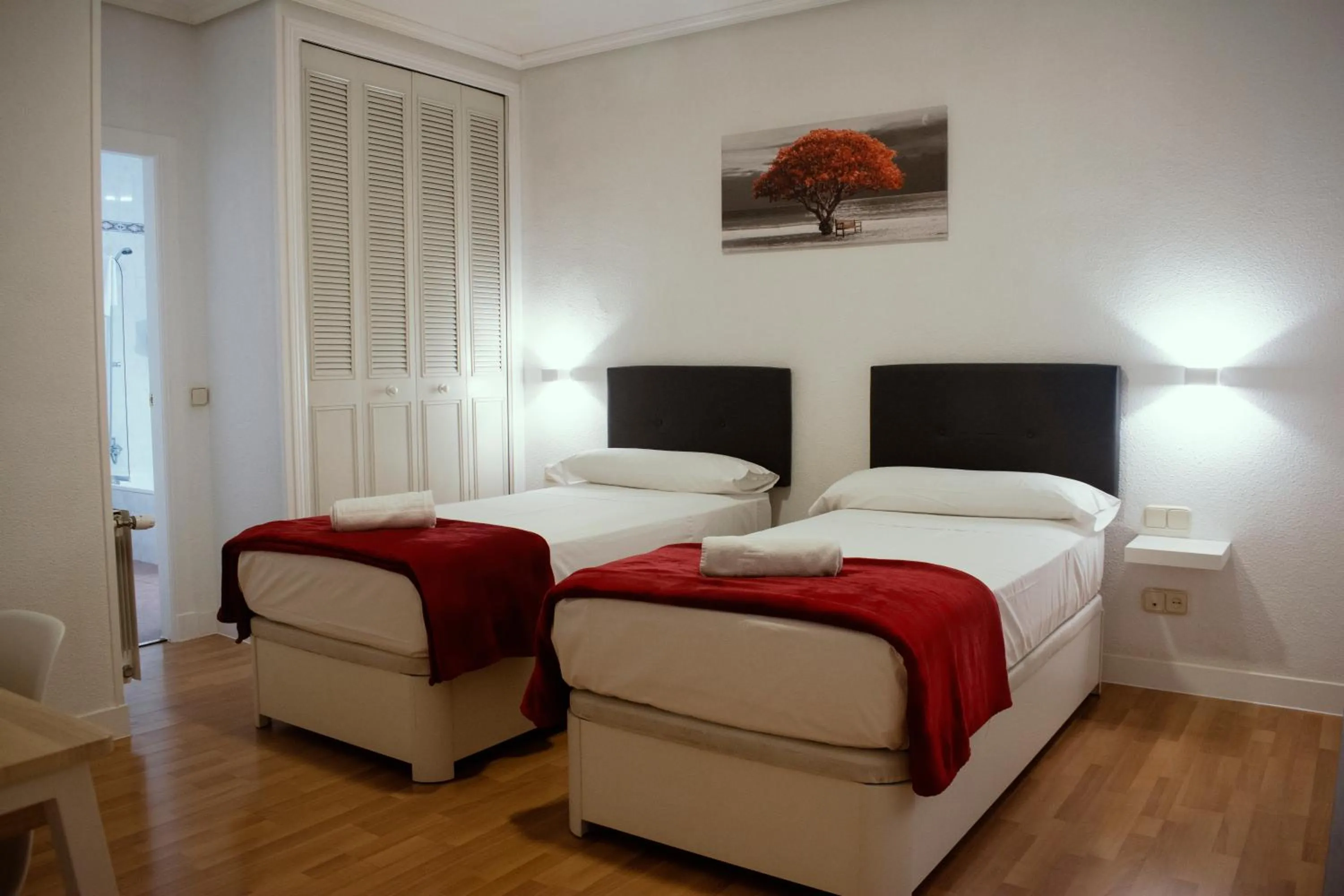 Twin Room with Private Bathroom in Hostal Ártico