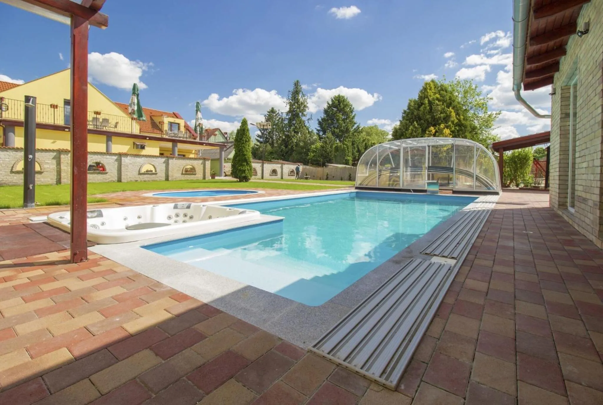 Swimming pool in Ponty-Papa Rendezvényház