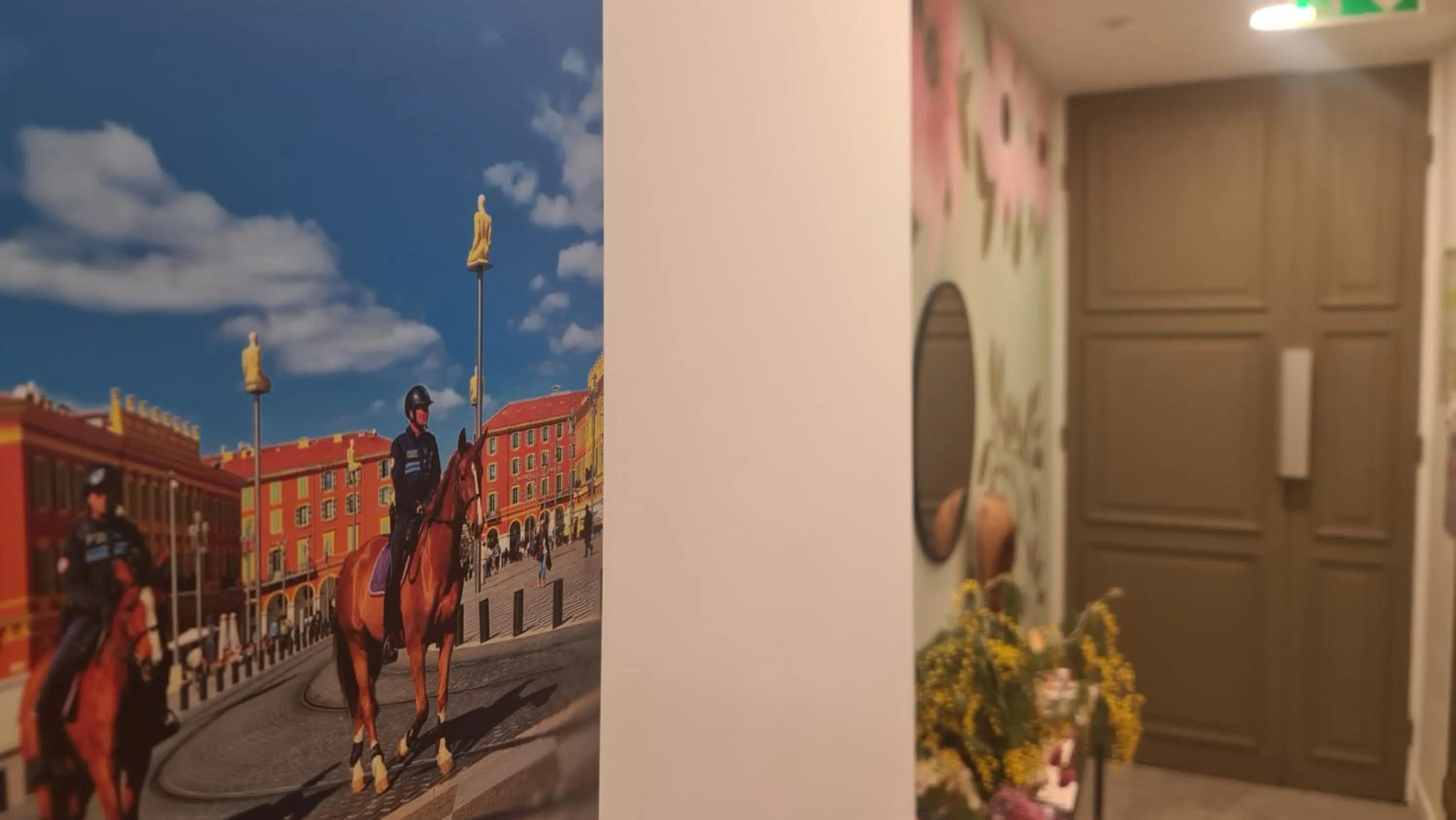 Facade/entrance in Le Petit Trianon et le Charme des Suites