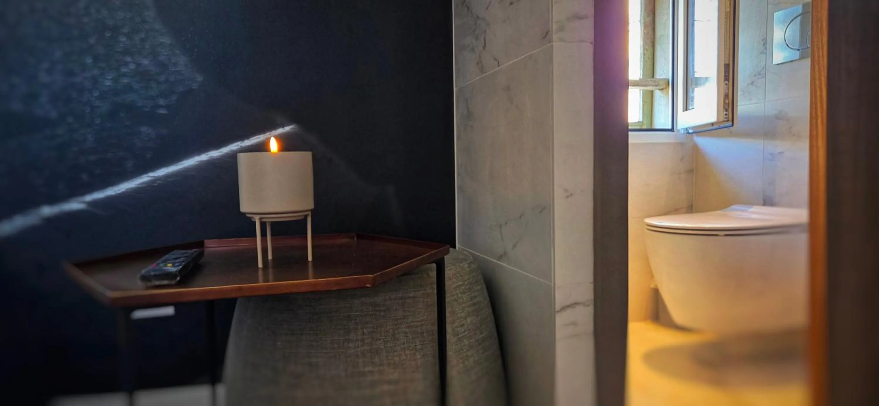 Toilet in Le Petit Trianon et le Charme des Suites