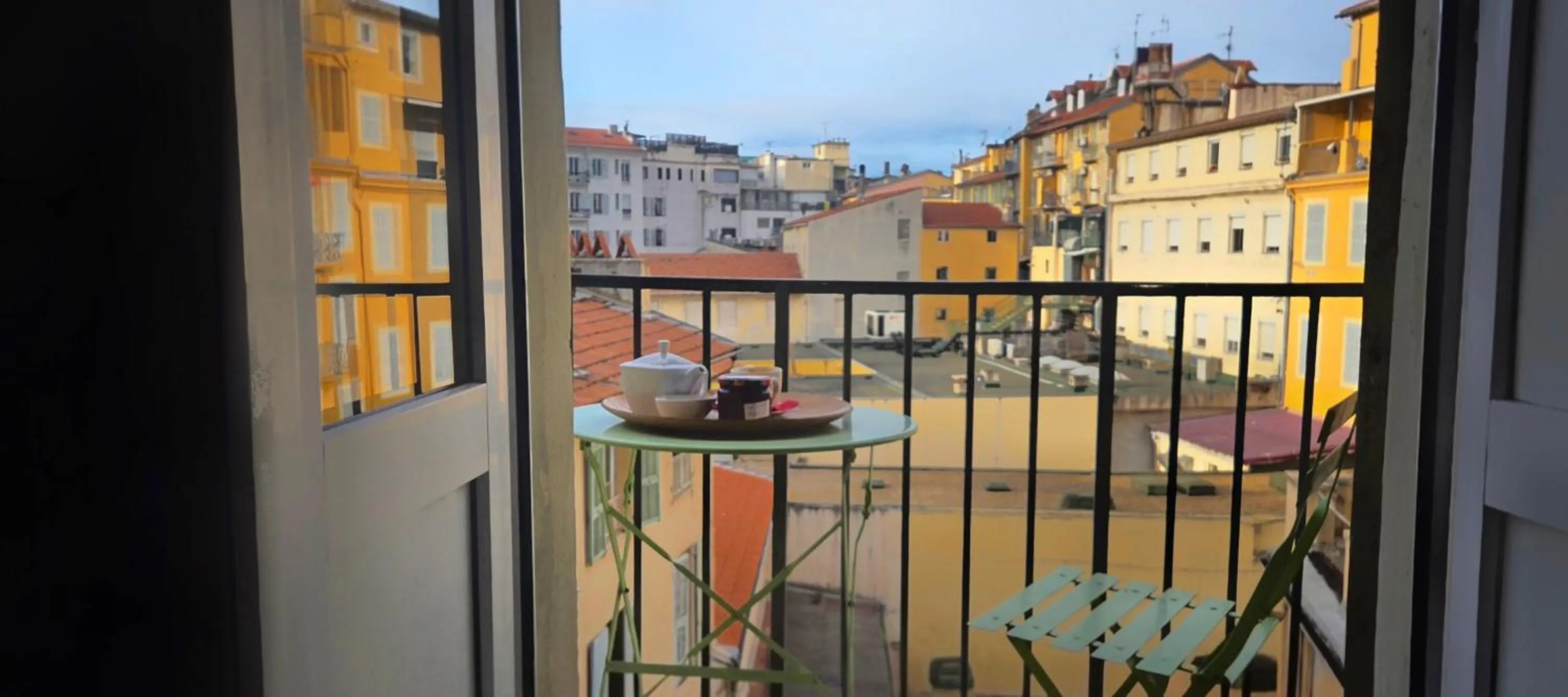 Day in Le Petit Trianon et le Charme des Suites