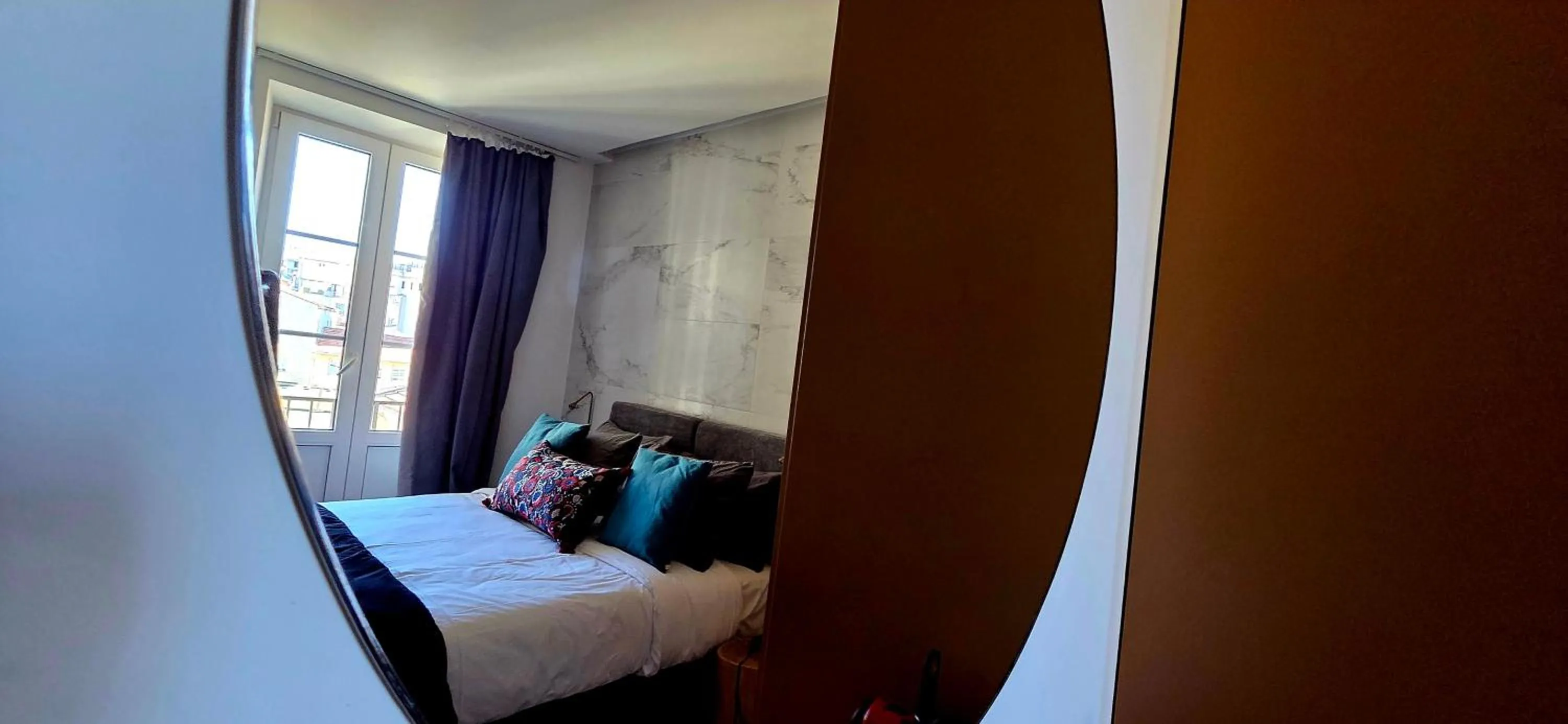 Bedroom, Bed in Le Petit Trianon et le Charme des Suites