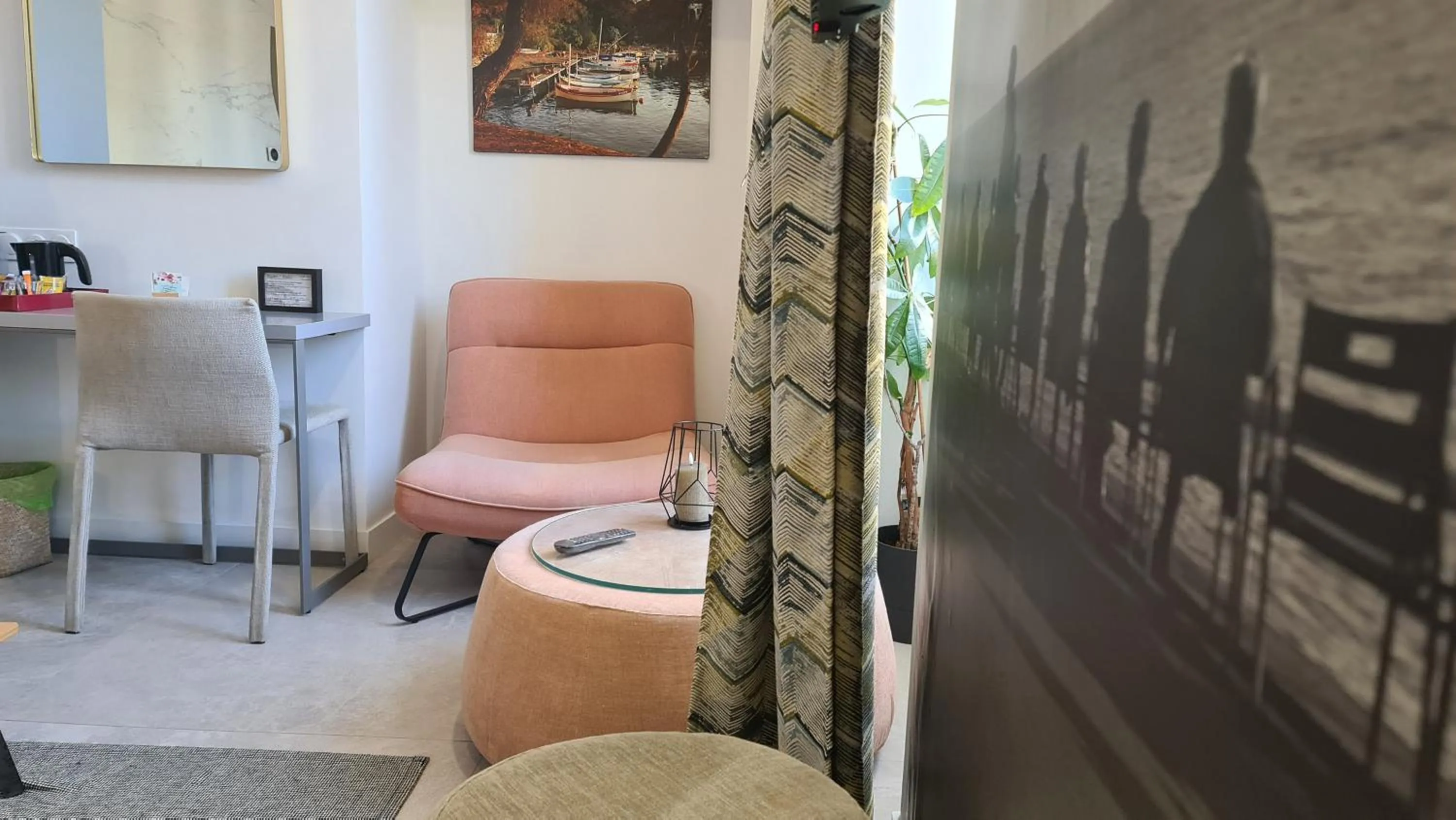 Seating area in Le Petit Trianon et le Charme des Suites
