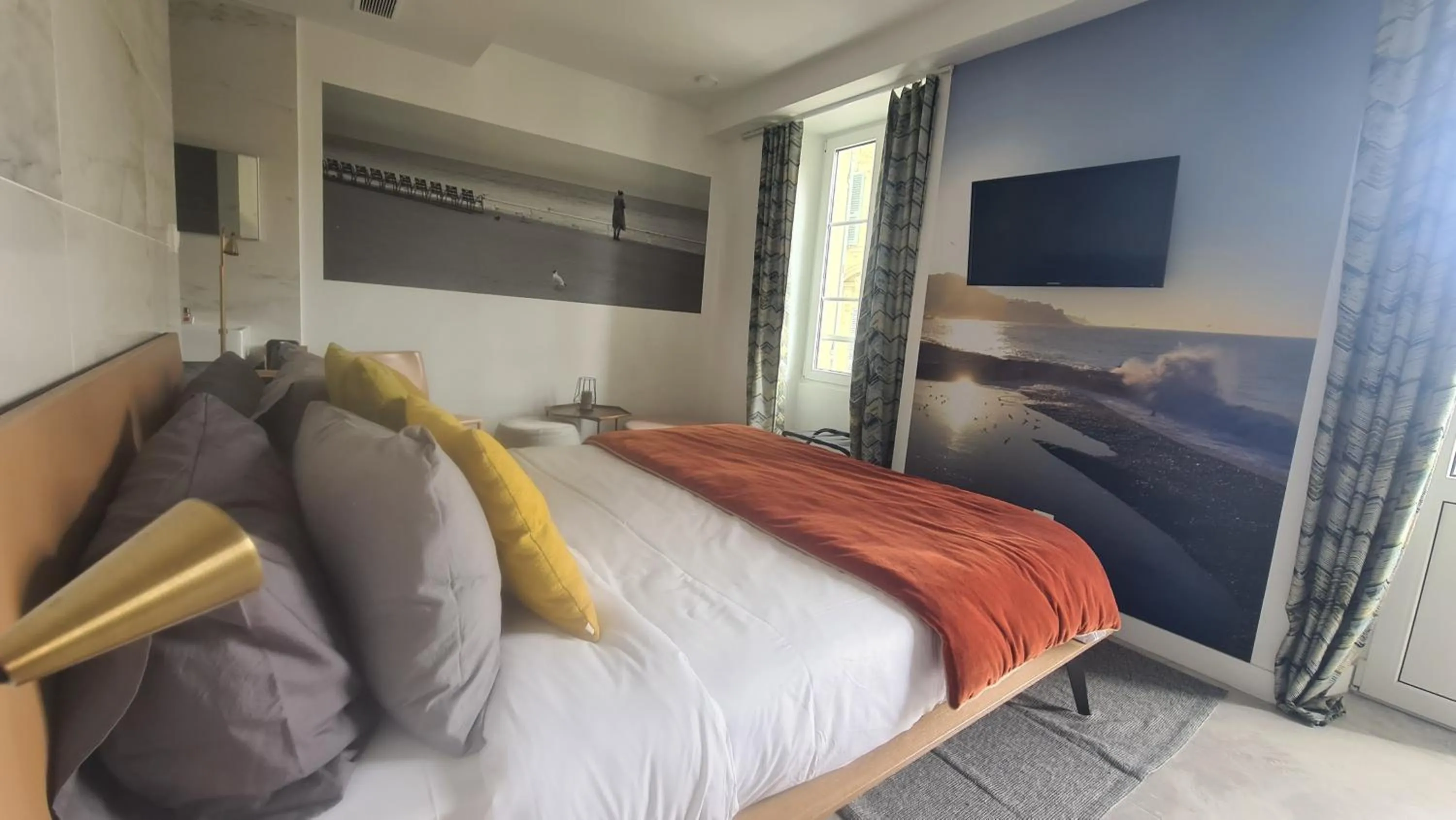 Bed in Le Petit Trianon et le Charme des Suites