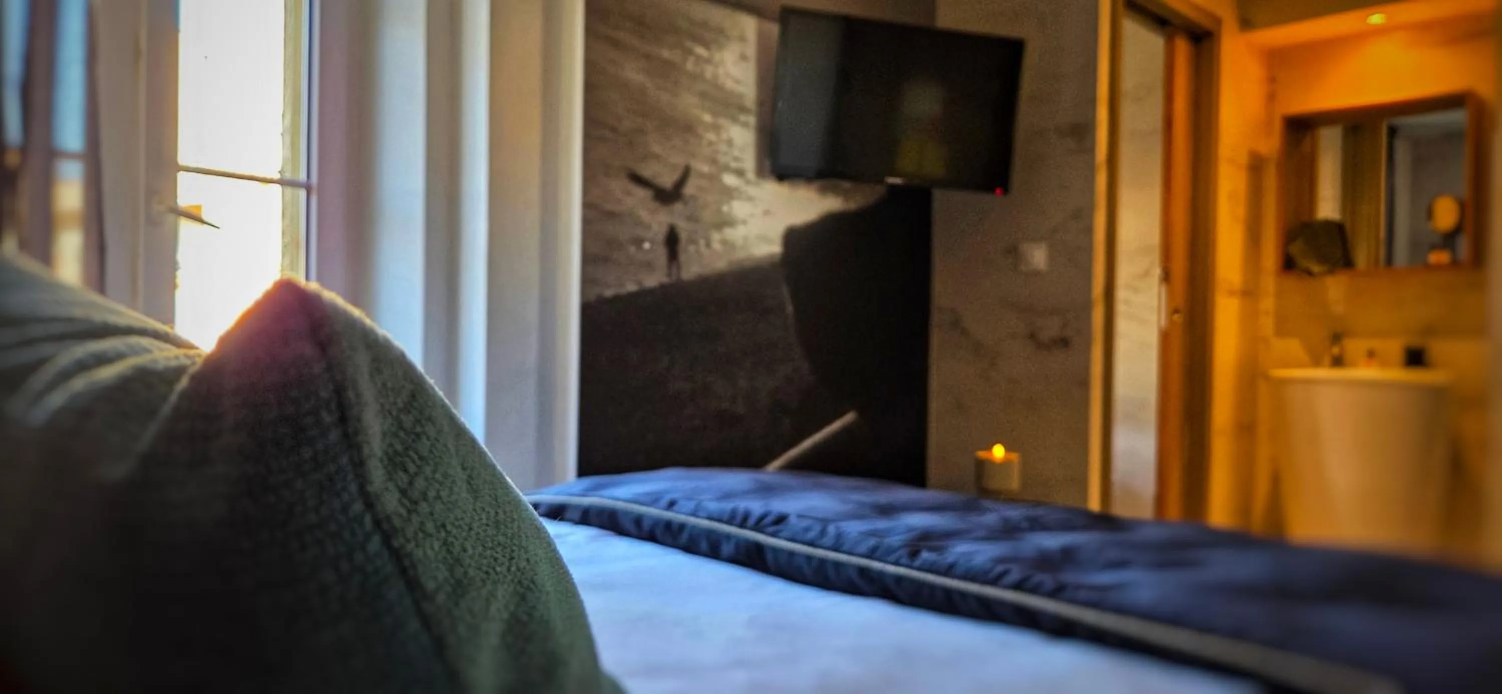 Bed in Le Petit Trianon et le Charme des Suites