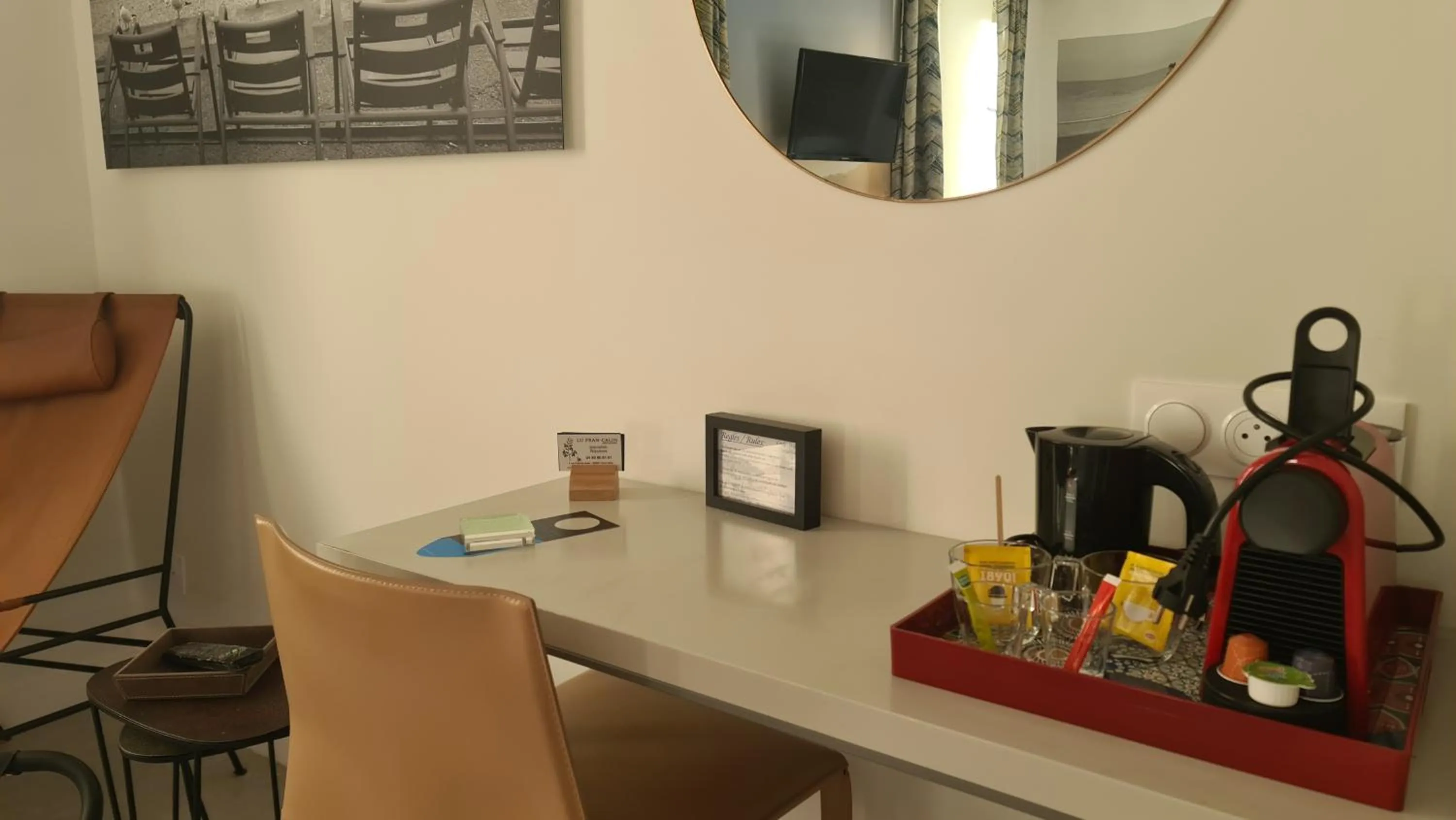 Coffee/tea facilities in Le Petit Trianon et le Charme des Suites