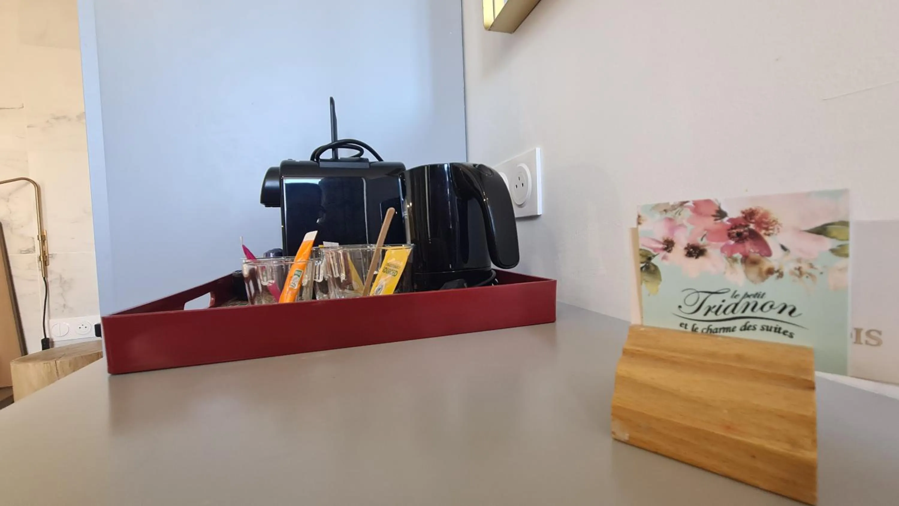 Text overlay in Le Petit Trianon et le Charme des Suites