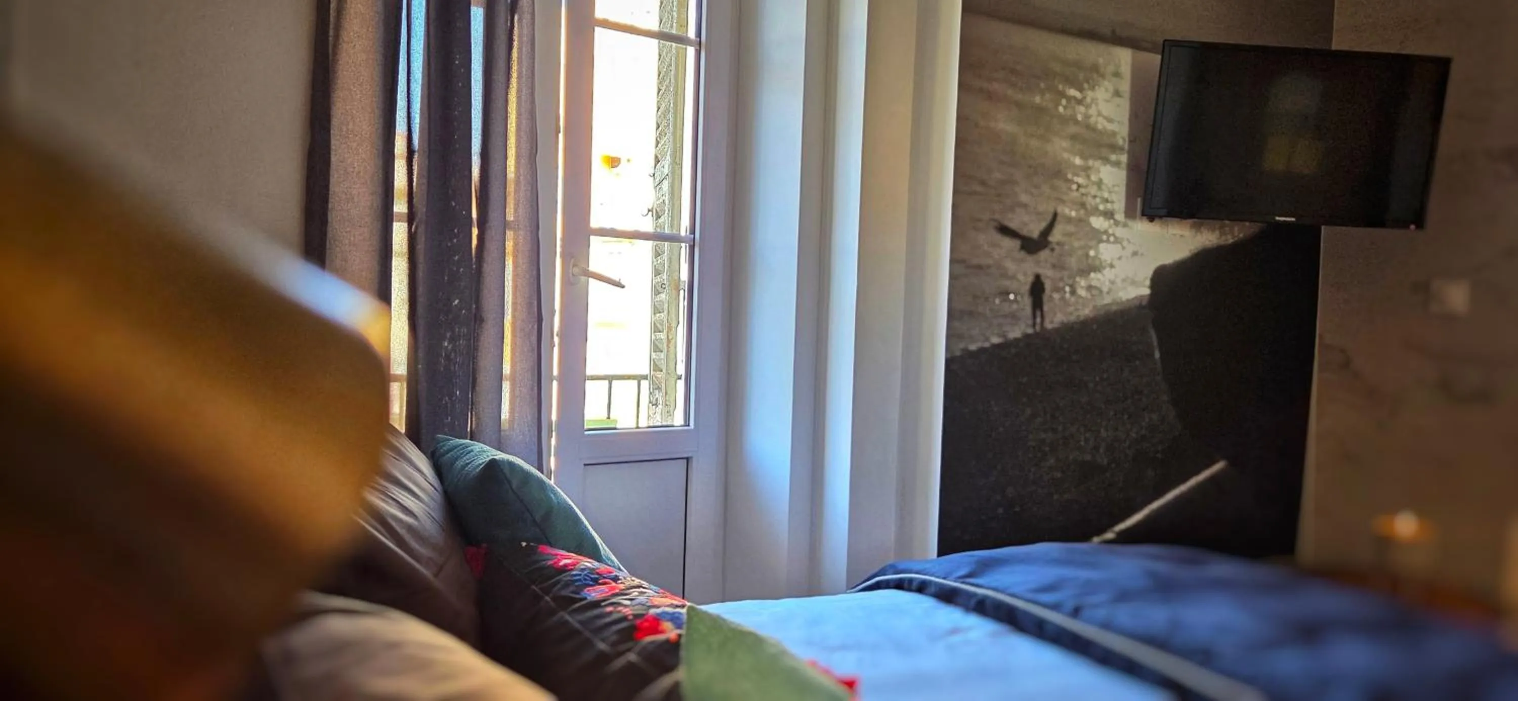 Bed in Le Petit Trianon et le Charme des Suites