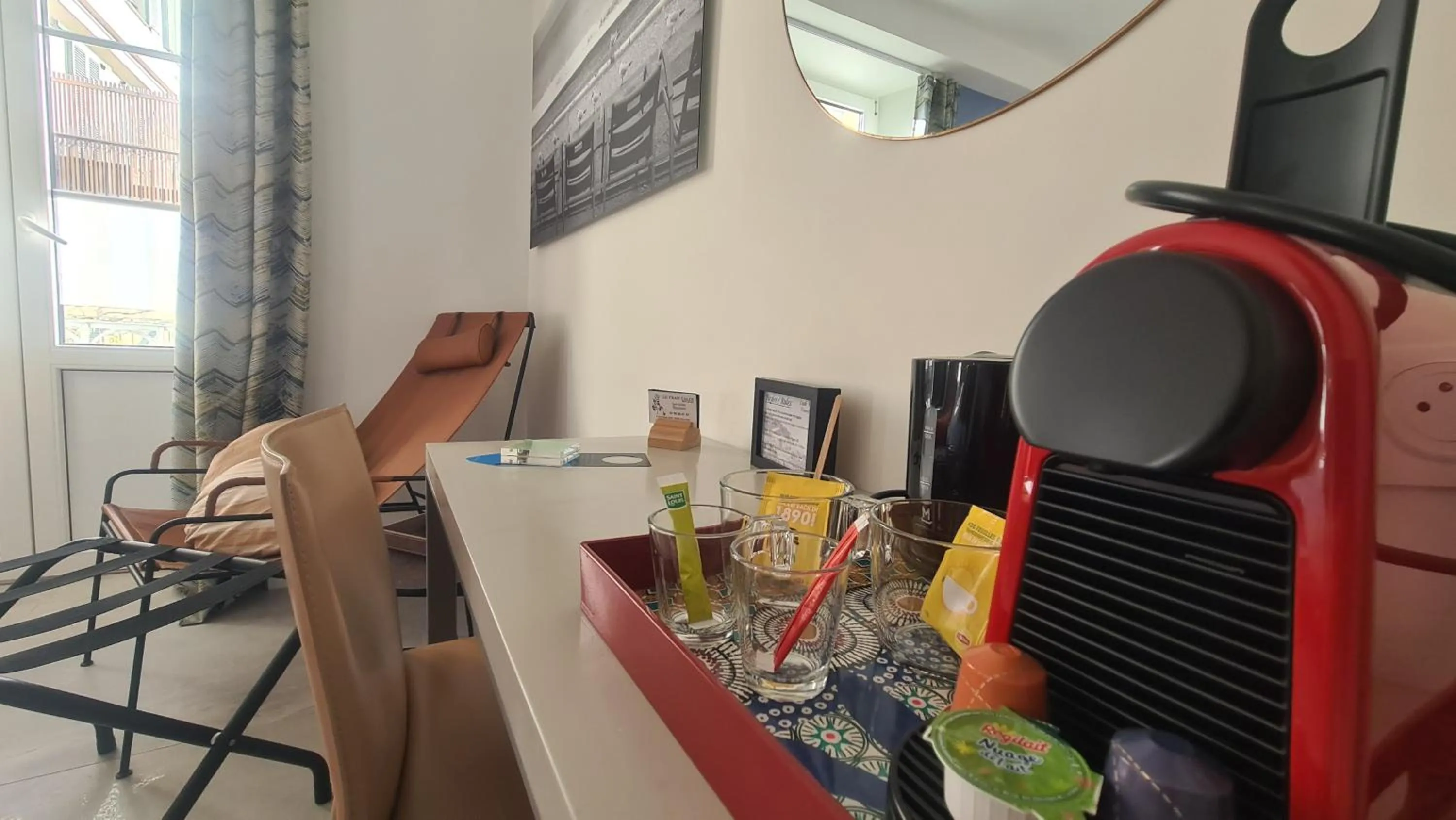 Coffee/tea facilities in Le Petit Trianon et le Charme des Suites