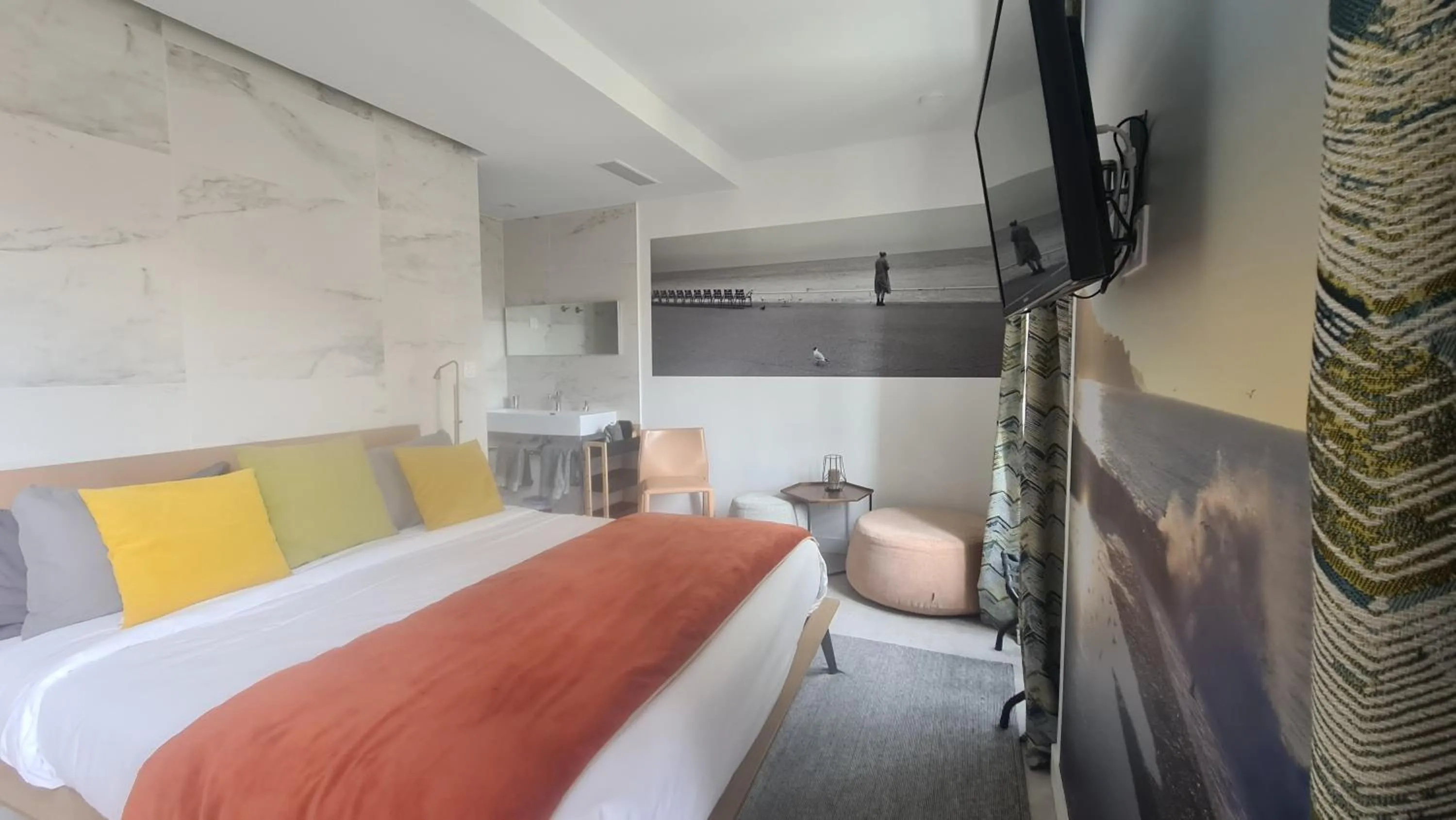 Bed in Le Petit Trianon et le Charme des Suites