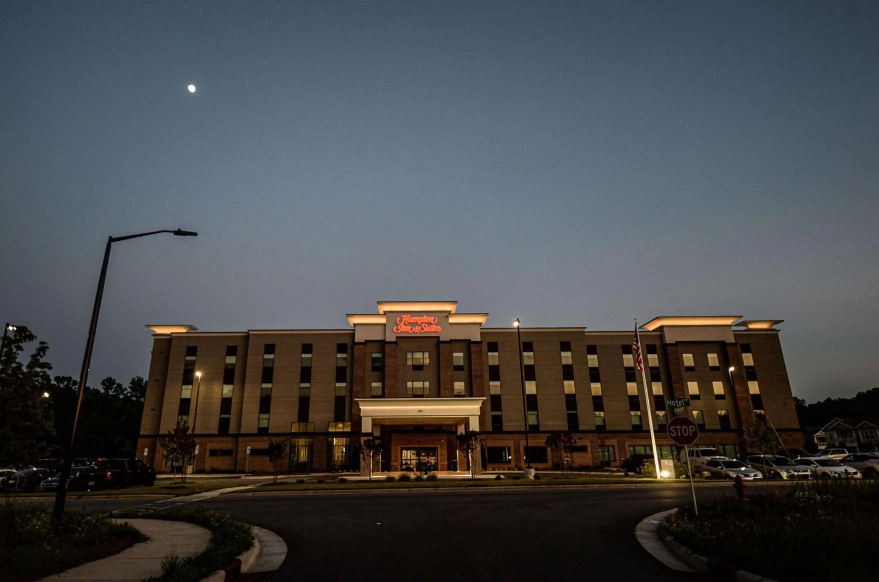 Property building in Hampton Inn & Suites Lenoir, NC
