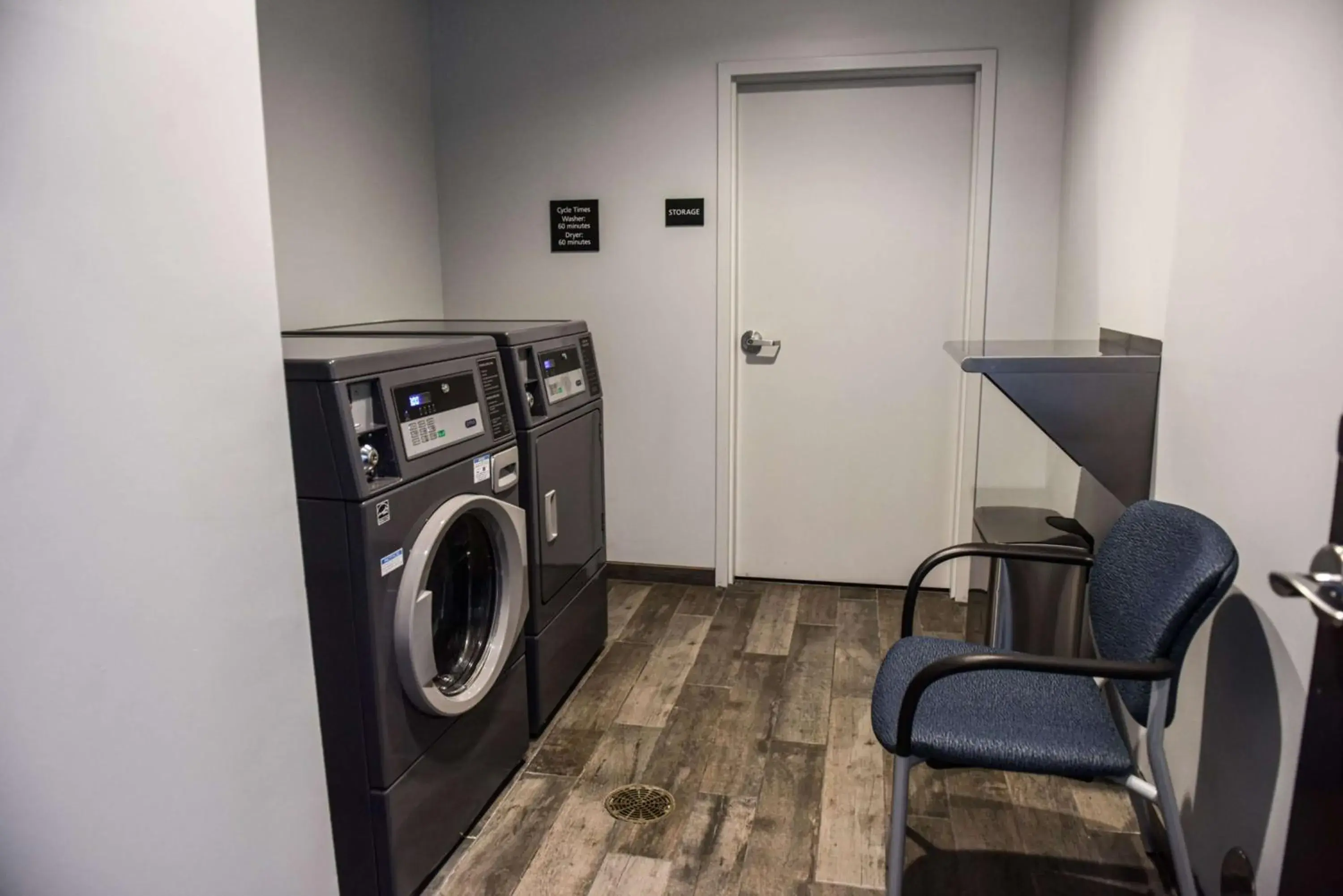 Property building in Hampton Inn & Suites Lenoir, NC Property building in Hampton Inn & Suites Lenoir, NC