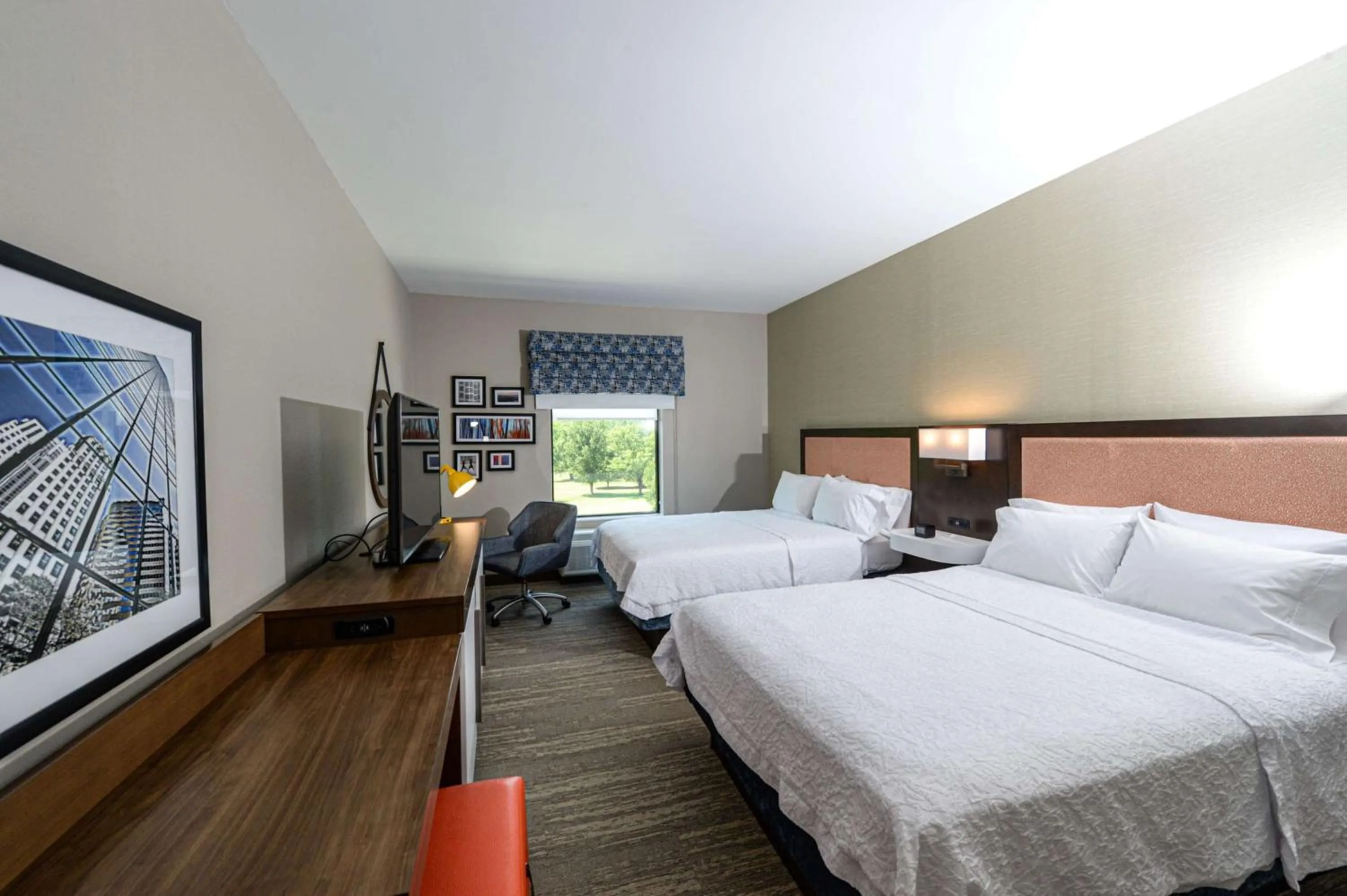 Bedroom, Bed in Hampton Inn & Suites Lenoir, NC