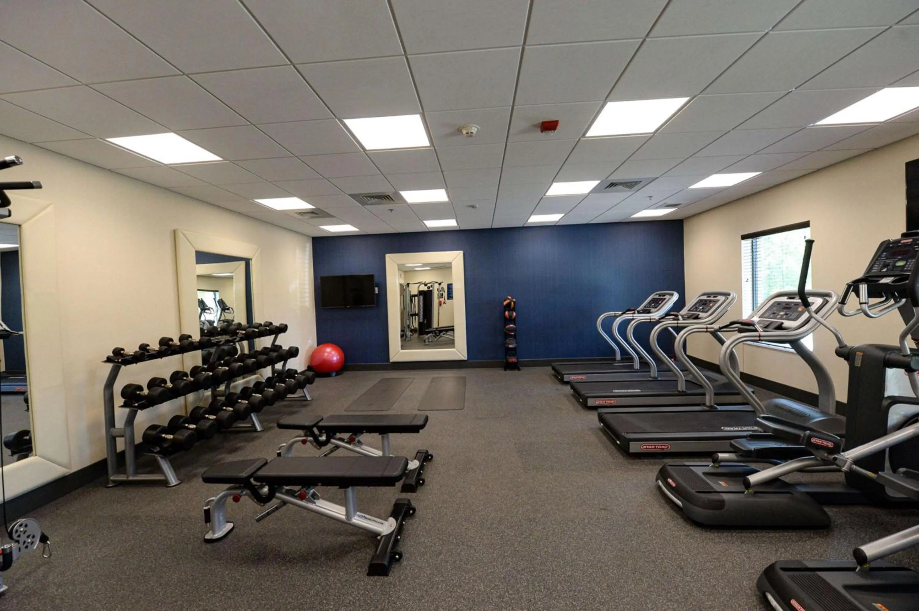 Fitness centre/facilities in Hampton Inn & Suites Lenoir, NC