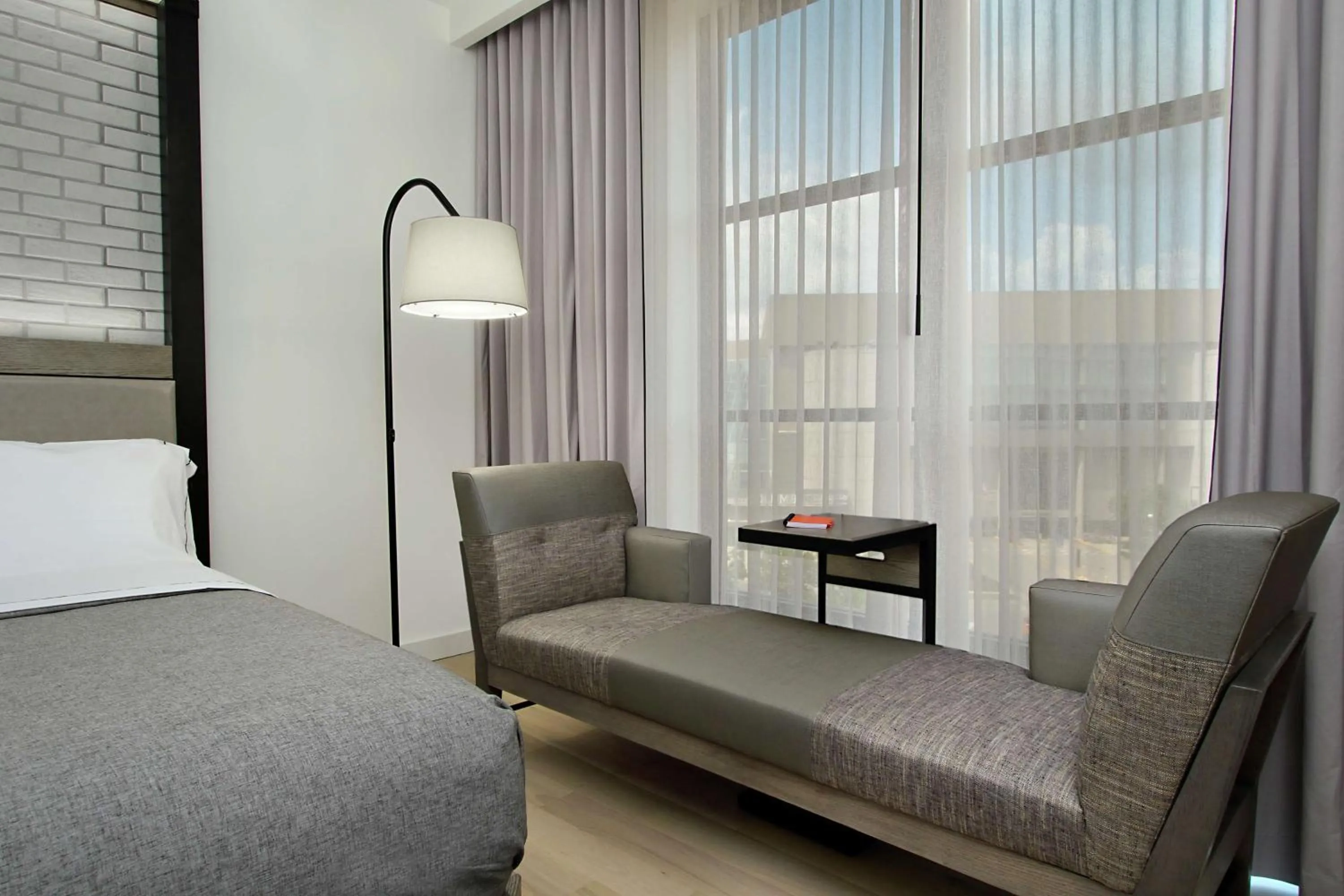 Living room, Bed in Canopy By Hilton Columbus Downtown Short North