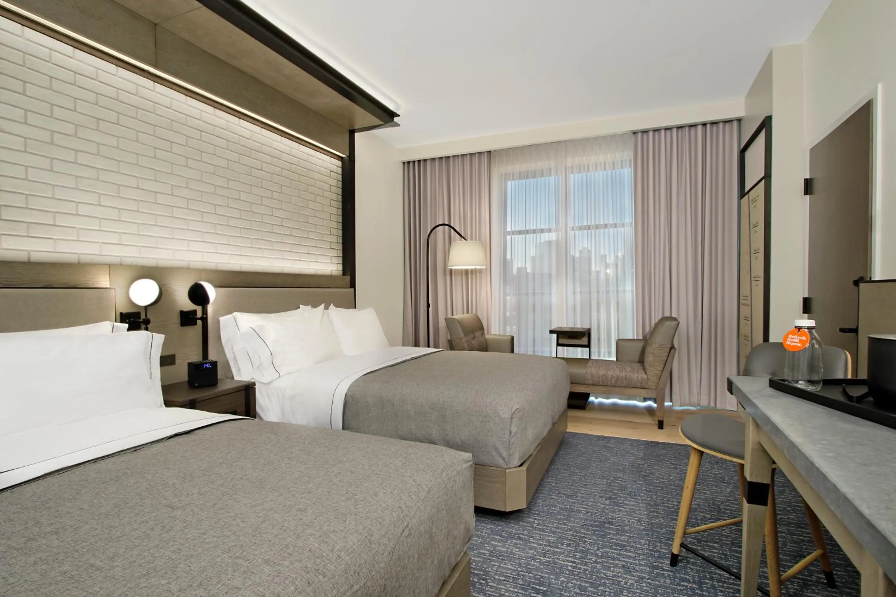 Bed in Canopy By Hilton Columbus Downtown Short North