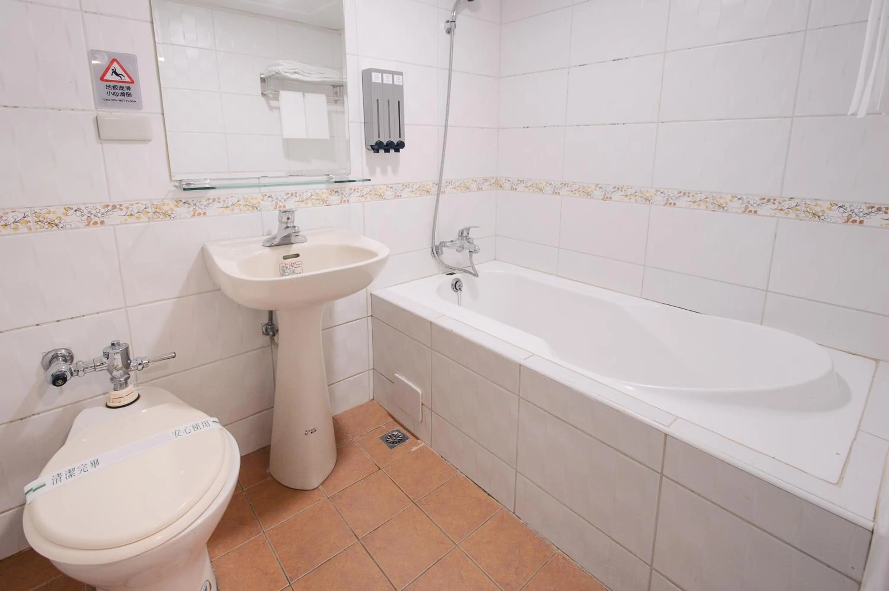 Bathroom in KIWI-Taichung Station Branch 1