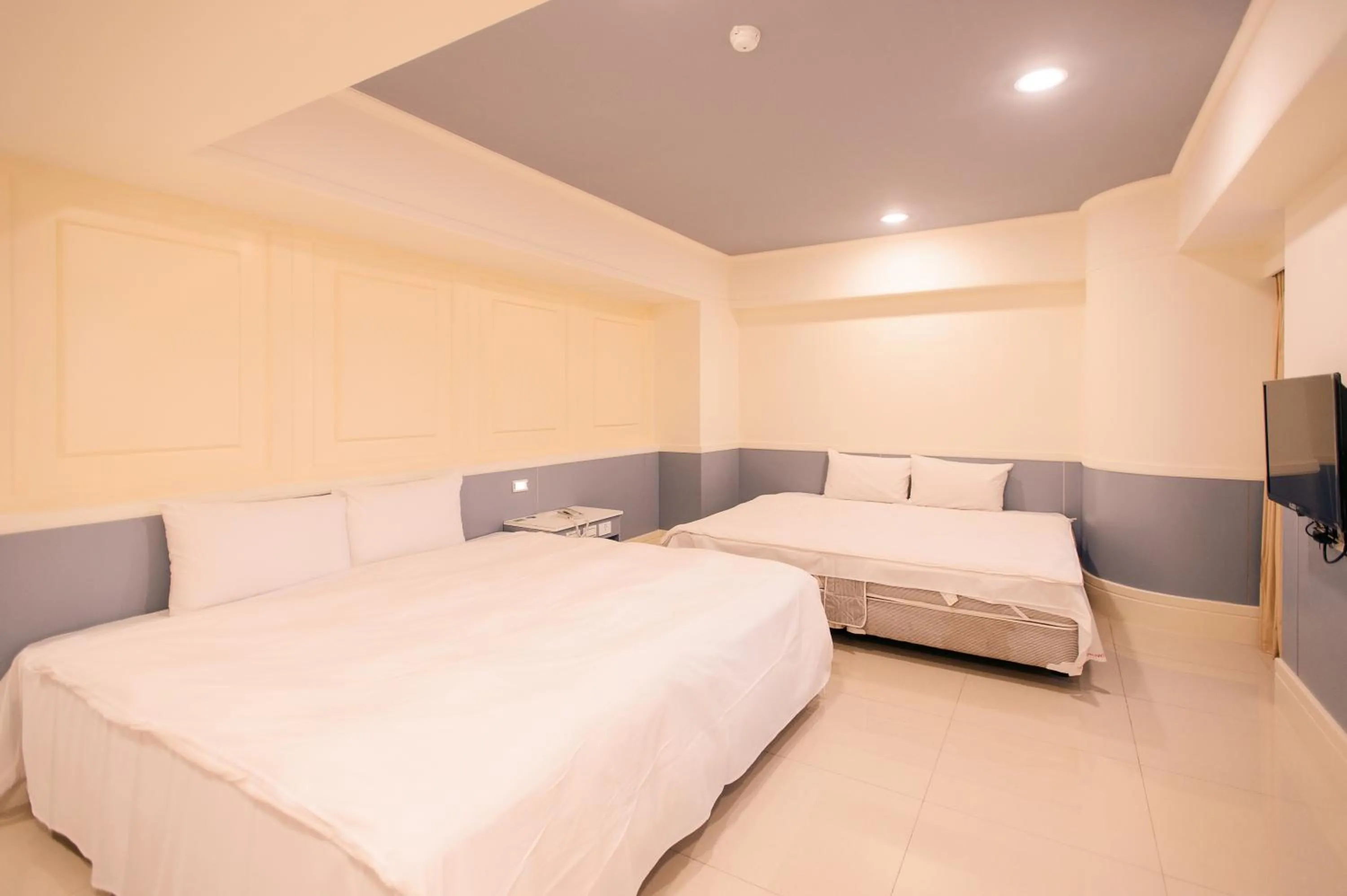 Bed in KIWI-Taichung Station Branch 1