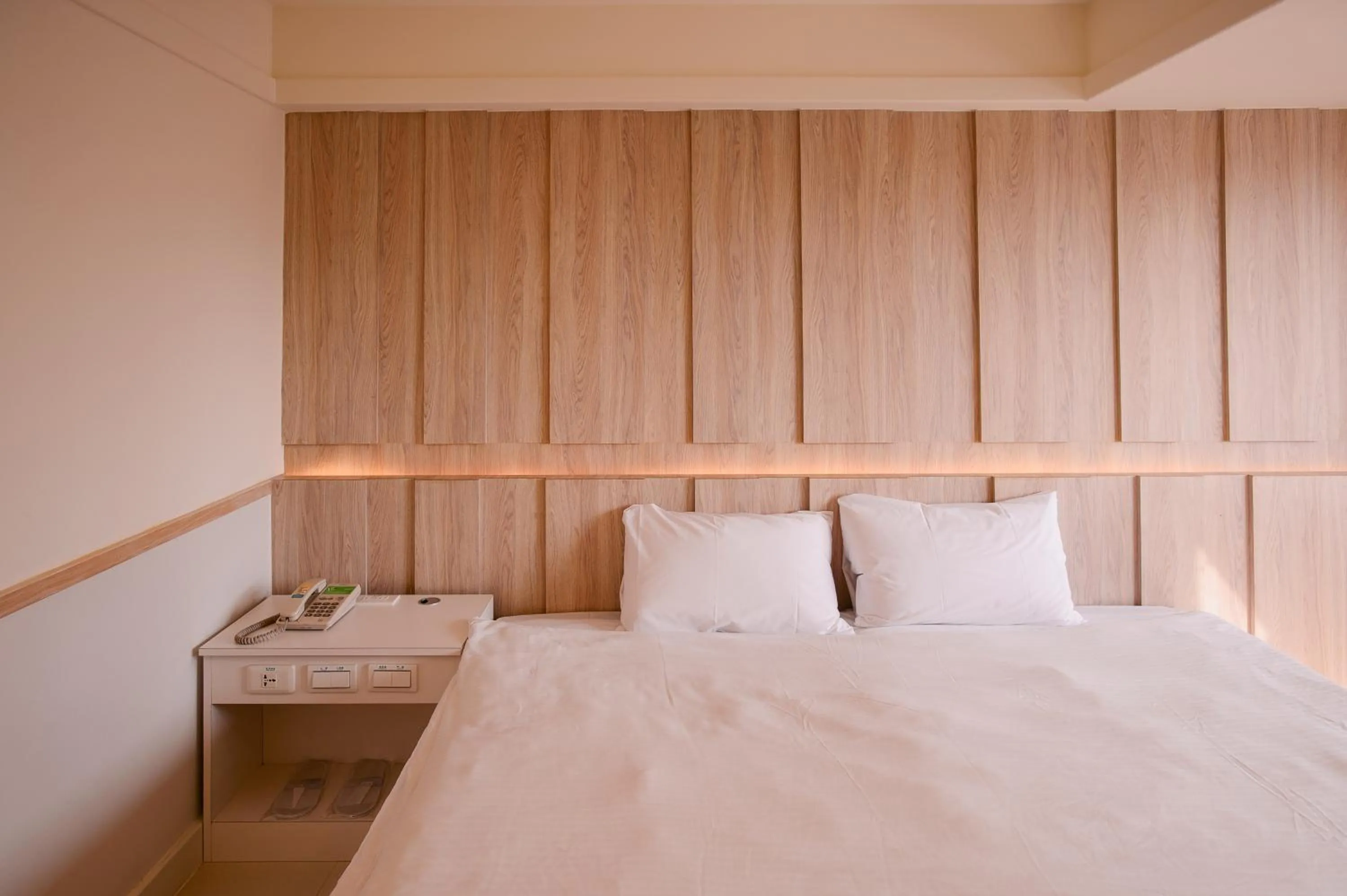 Photo of the whole room, Bed in KIWI-Taichung Station Branch 1