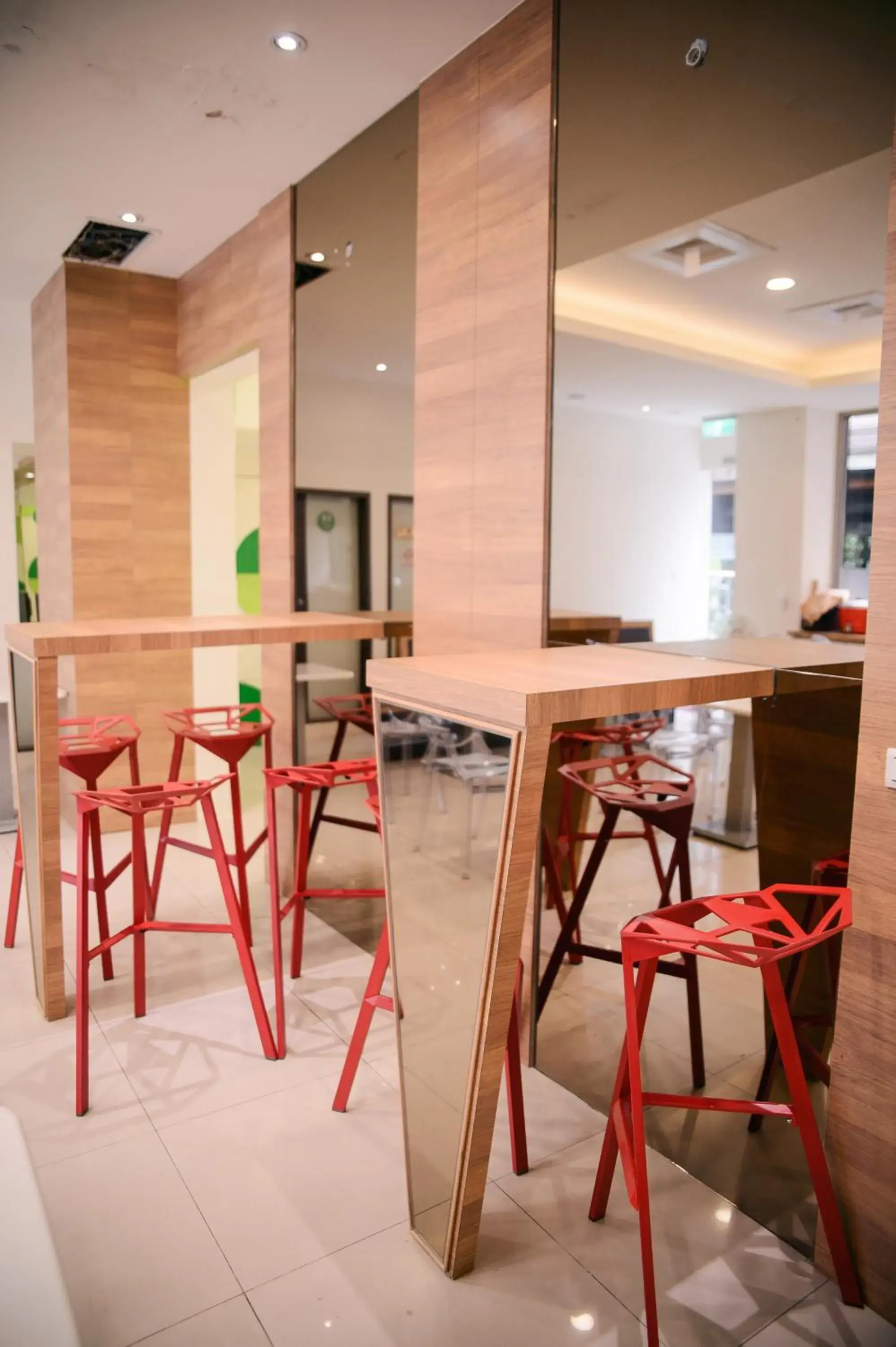 Lounge or bar in KIWI-Taichung Station Branch 1 Lounge or bar in KIWI-Taichung Station Branch 1