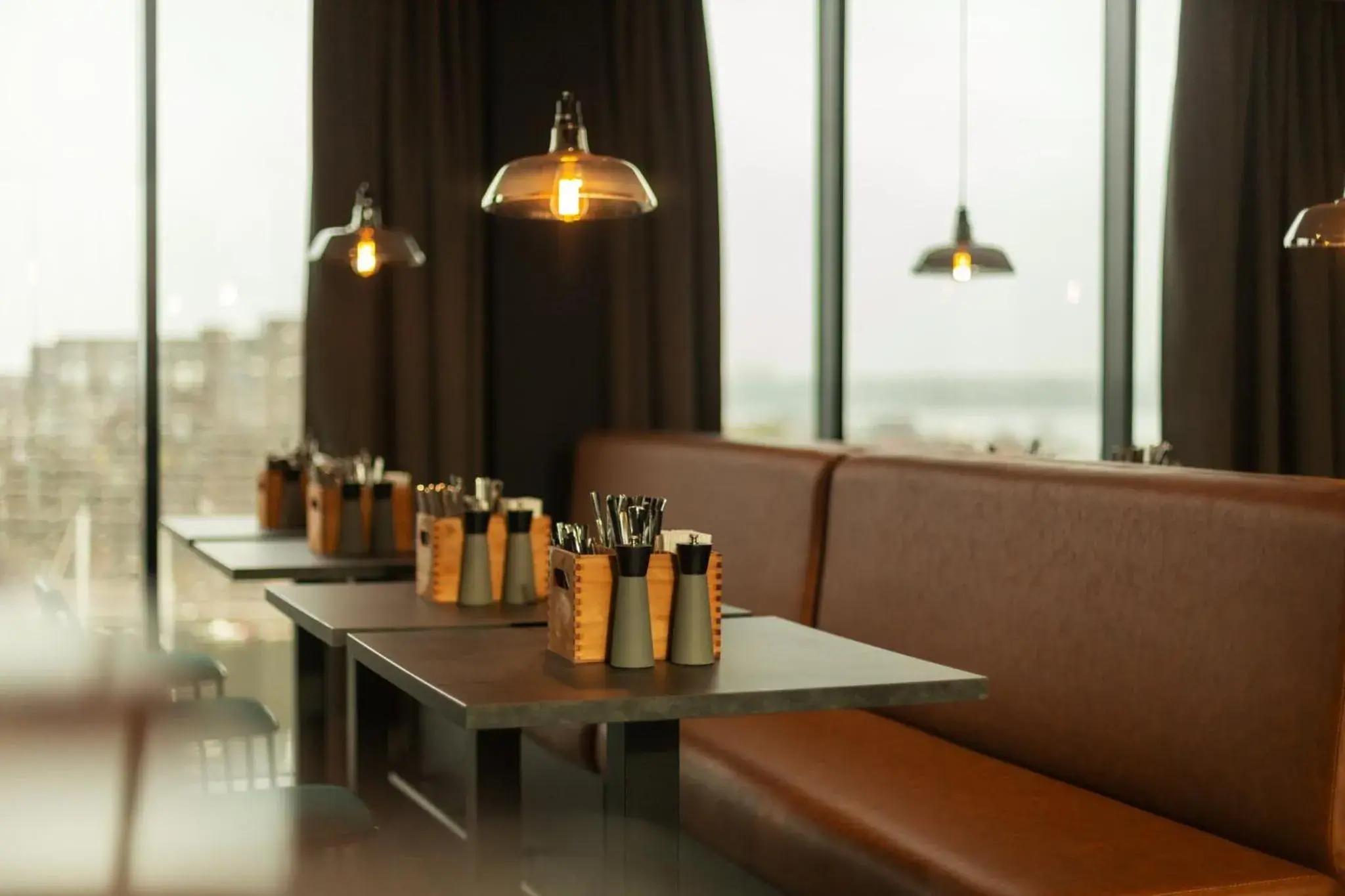 Breakfast in Holiday Inn - the niu, Fender Amsterdam Breakfast in Holiday Inn - the niu, Fender Amsterdam