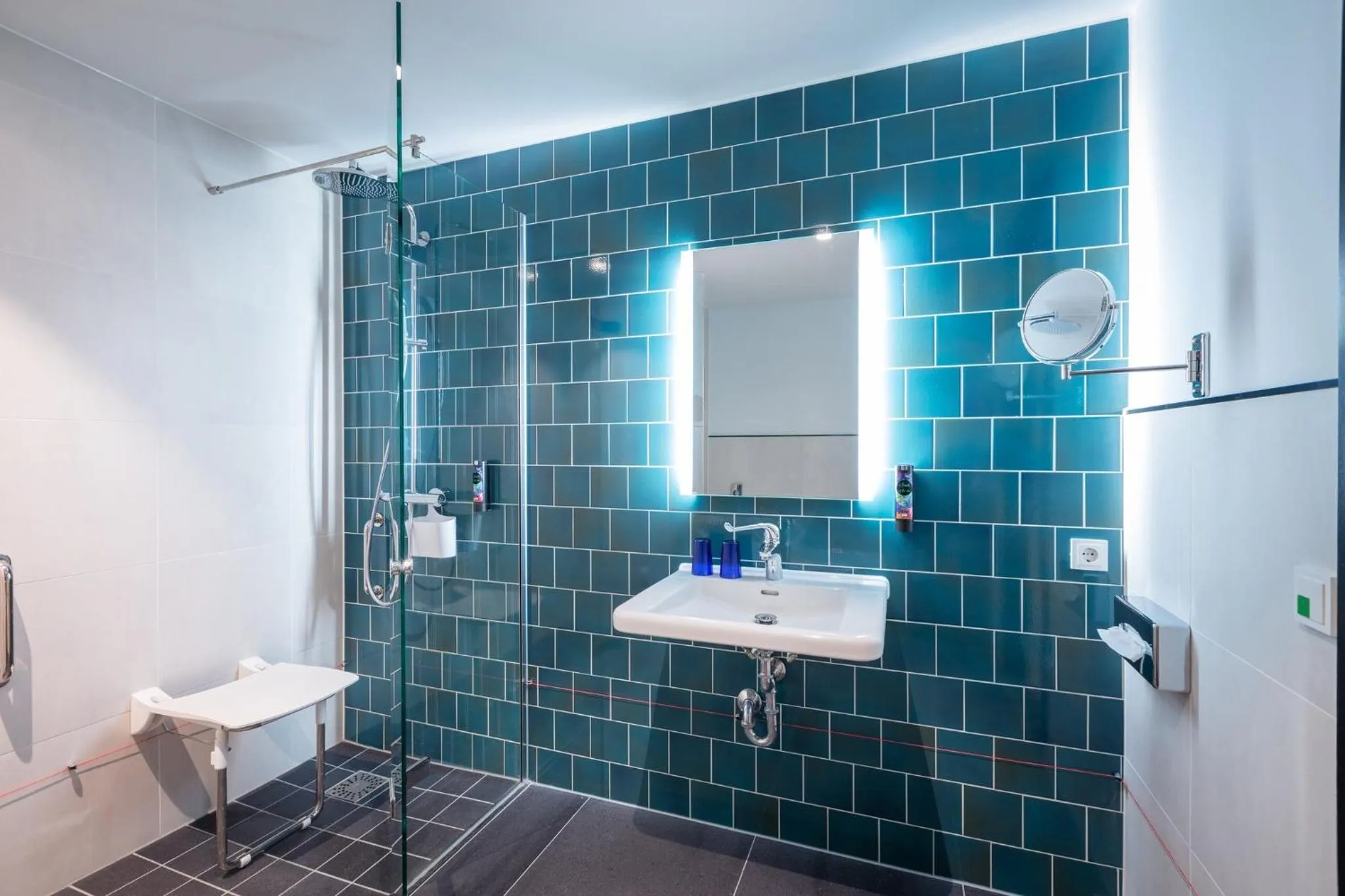 Bathroom in Holiday Inn - the niu, Fender Amsterdam