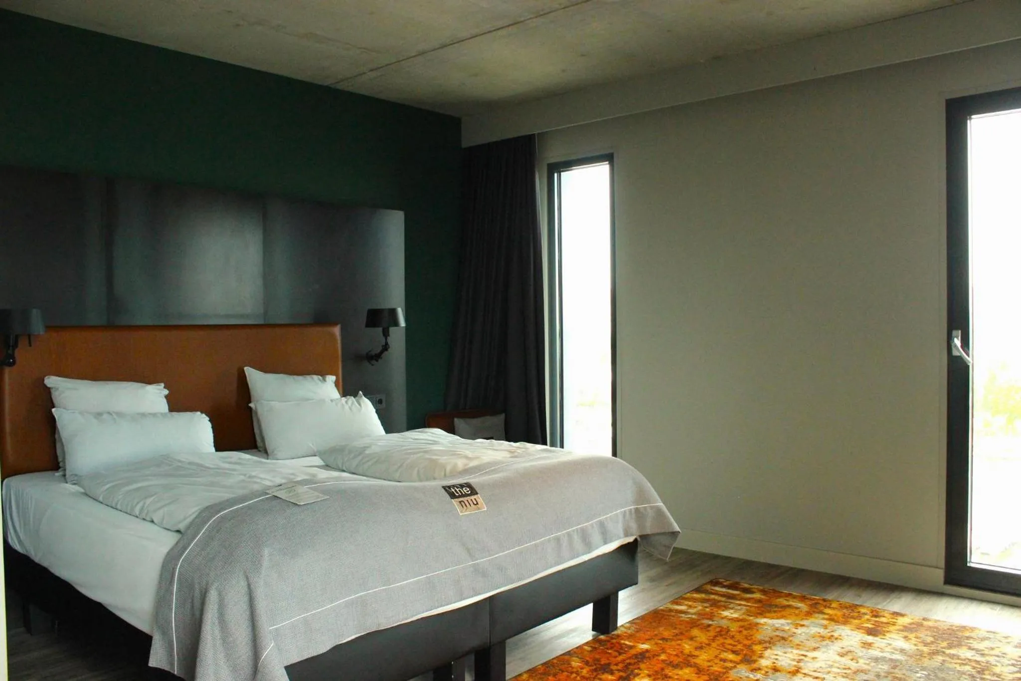 Photo of the whole room, Bed in Holiday Inn - the niu, Fender Amsterdam