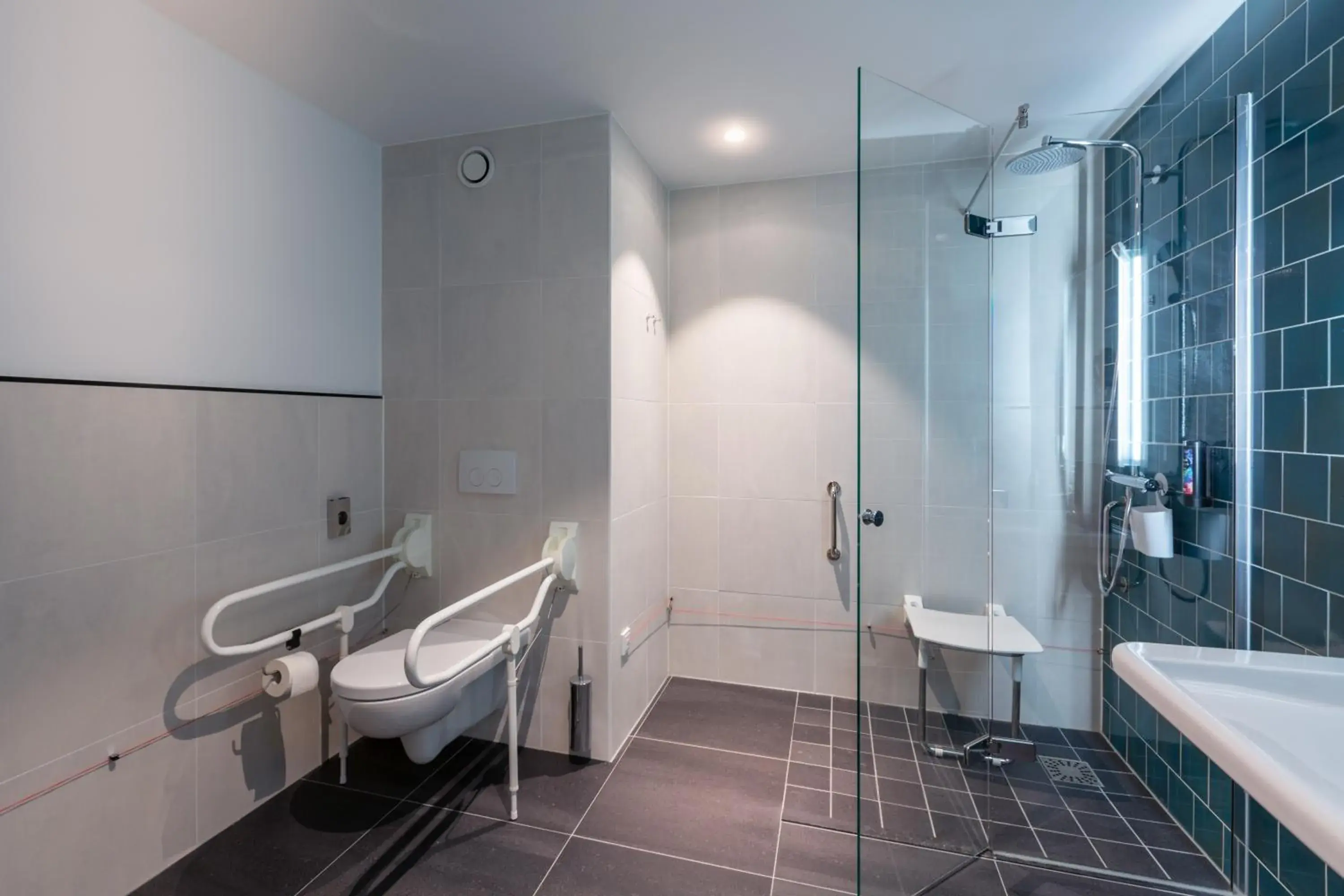 Bathroom in Holiday Inn - the niu, Fender Amsterdam Bathroom in Holiday Inn - the niu, Fender Amsterdam