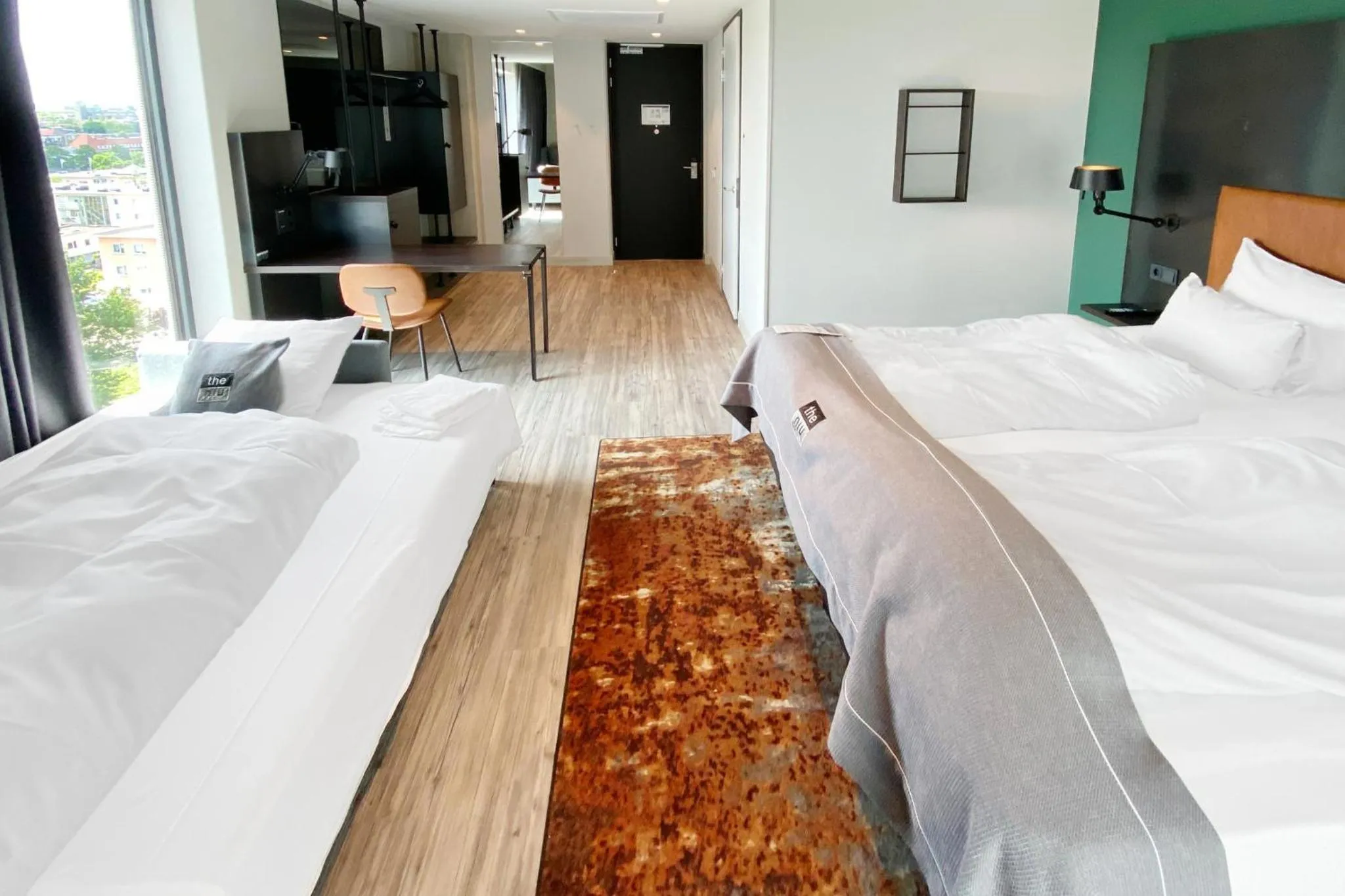 Photo of the whole room, Bed in Holiday Inn - the niu, Fender Amsterdam