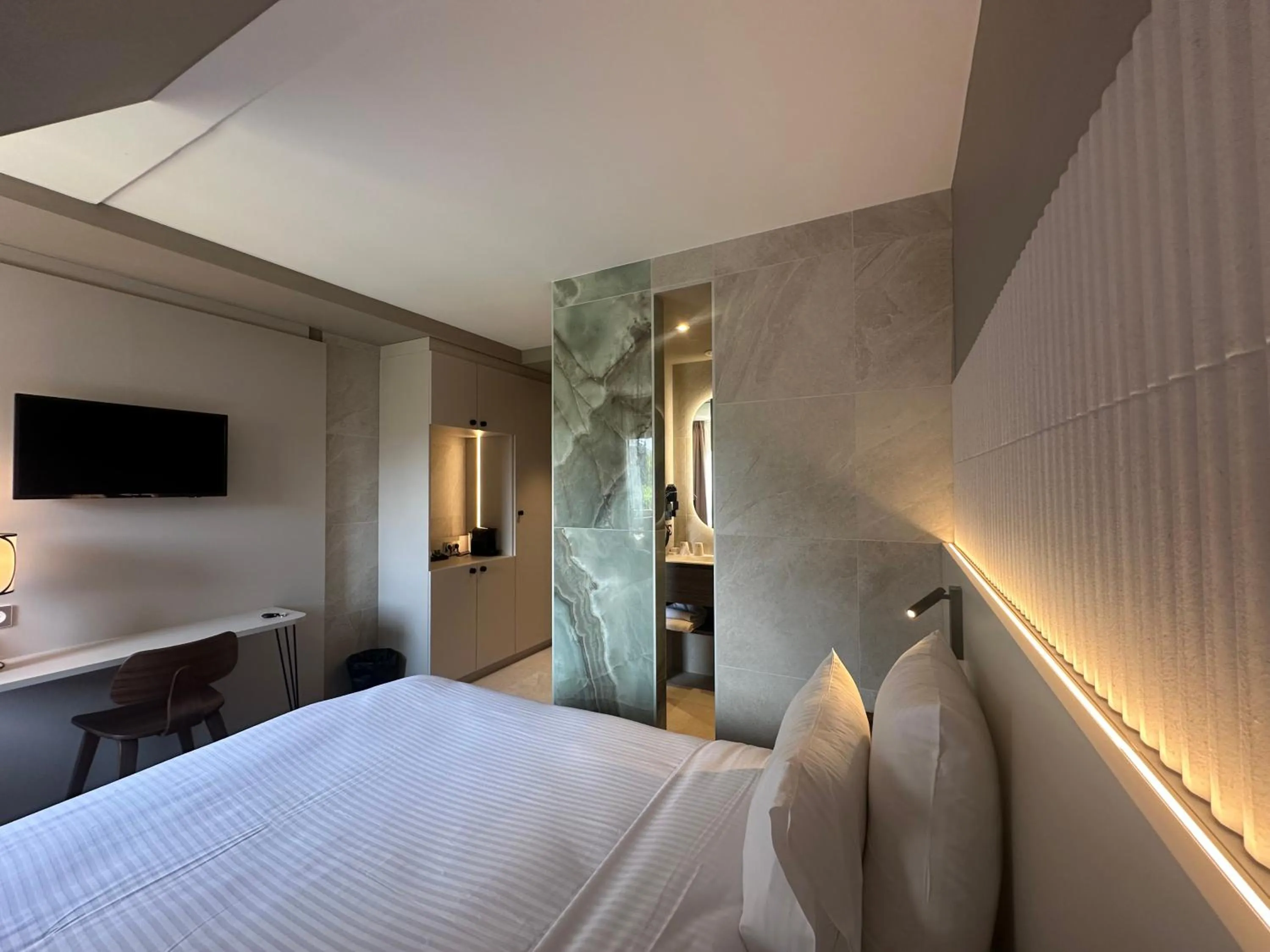 Bed in James Vignoble Hôtel, Eguisheim