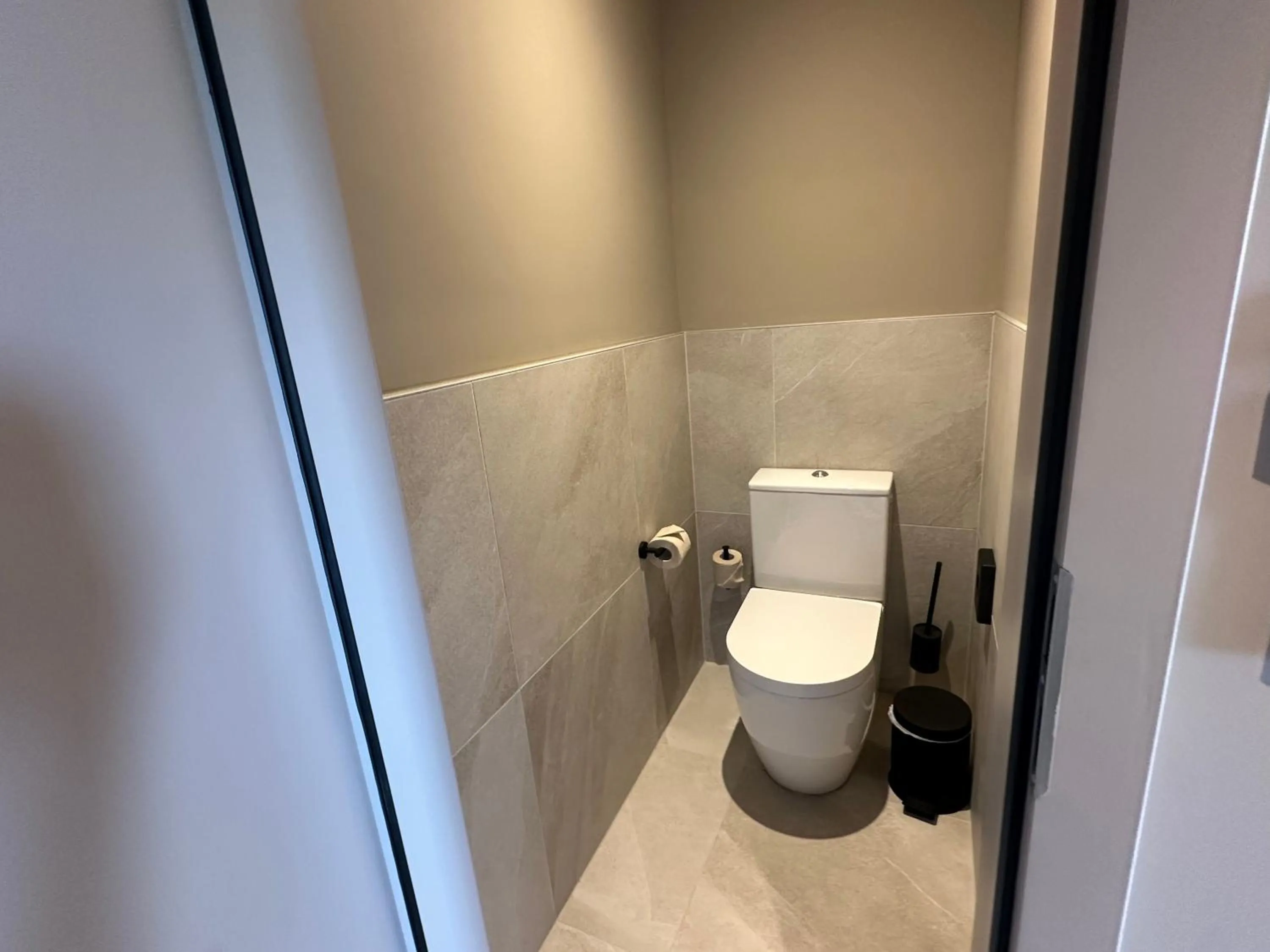 Toilet in James Vignoble Hôtel, Eguisheim