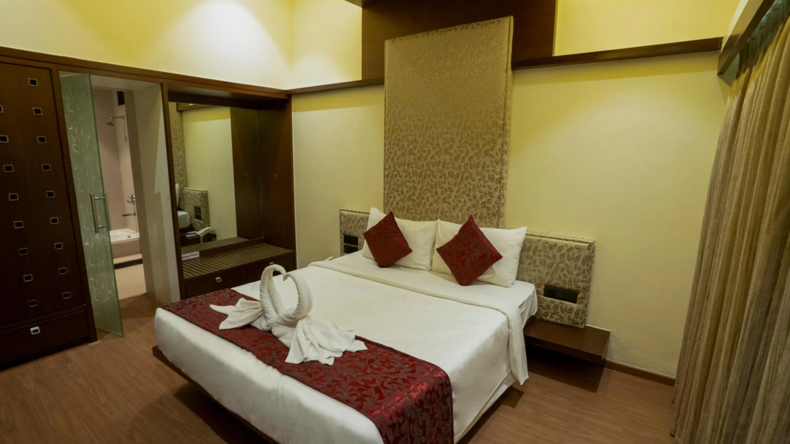 Bed in 7 Apple Resort, Lonavala