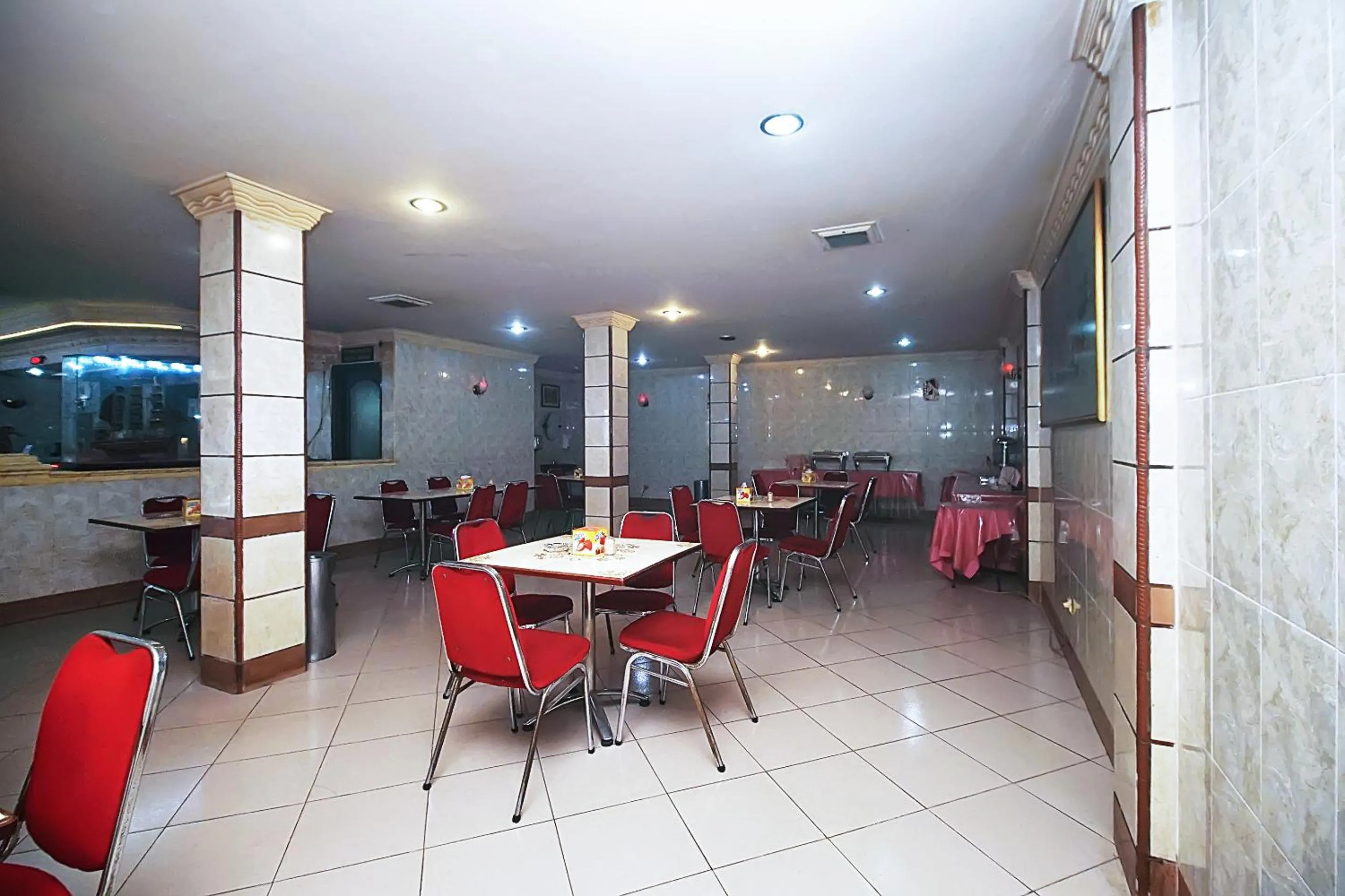 Restaurant/Places to Eat in OYO 2079 Jambi Raya Hotel