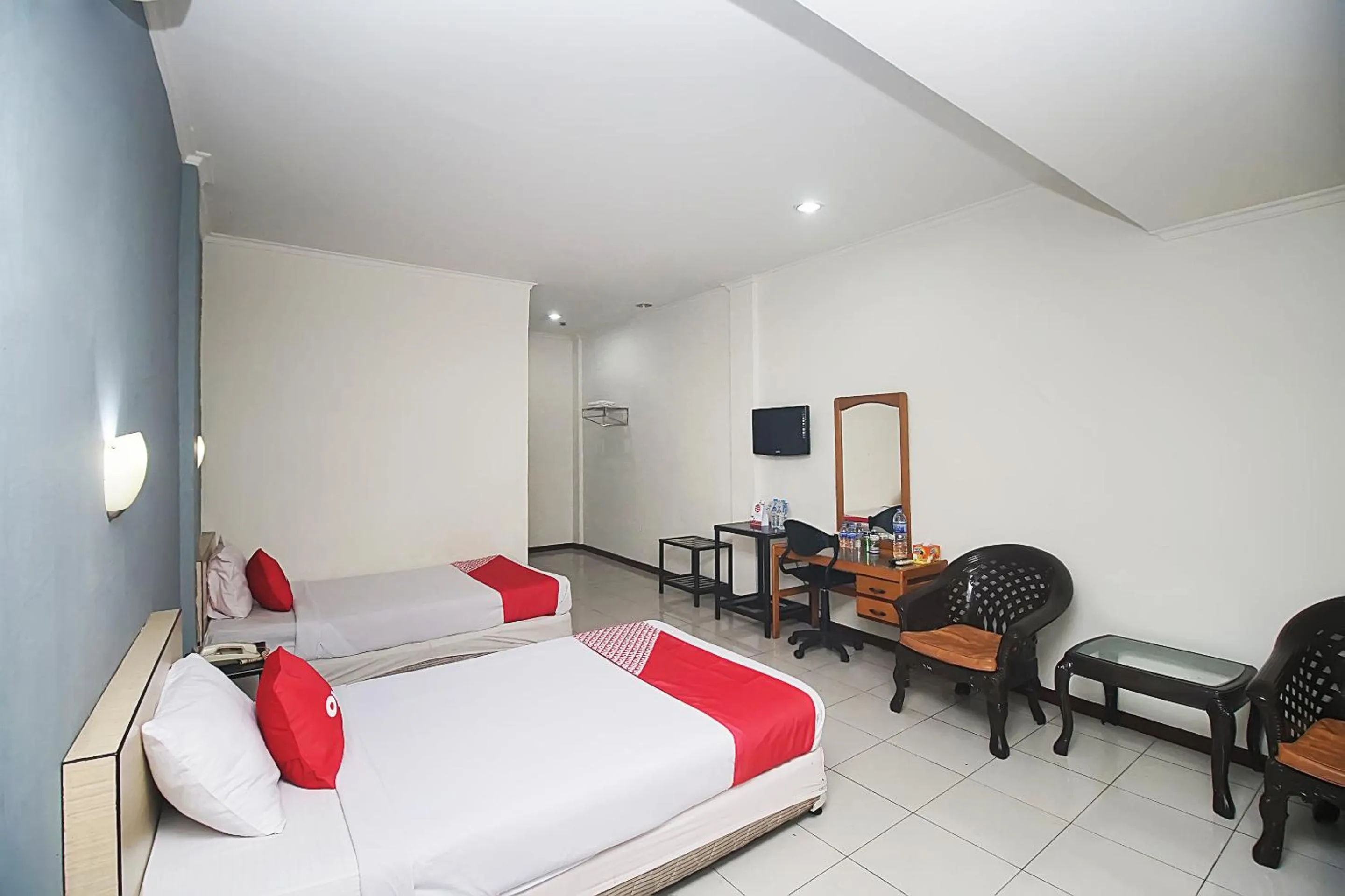 Photo of the whole room in OYO 2079 Jambi Raya Hotel