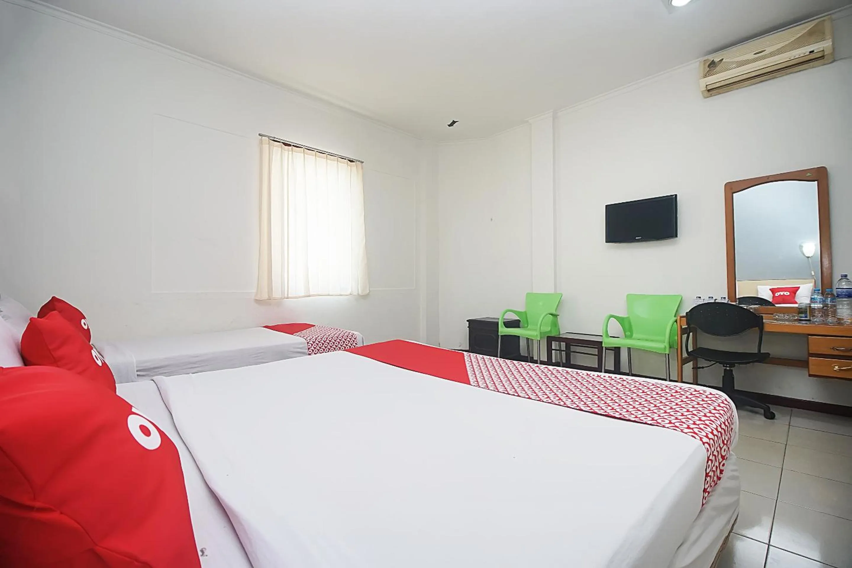 Bedroom in OYO 2079 Jambi Raya Hotel