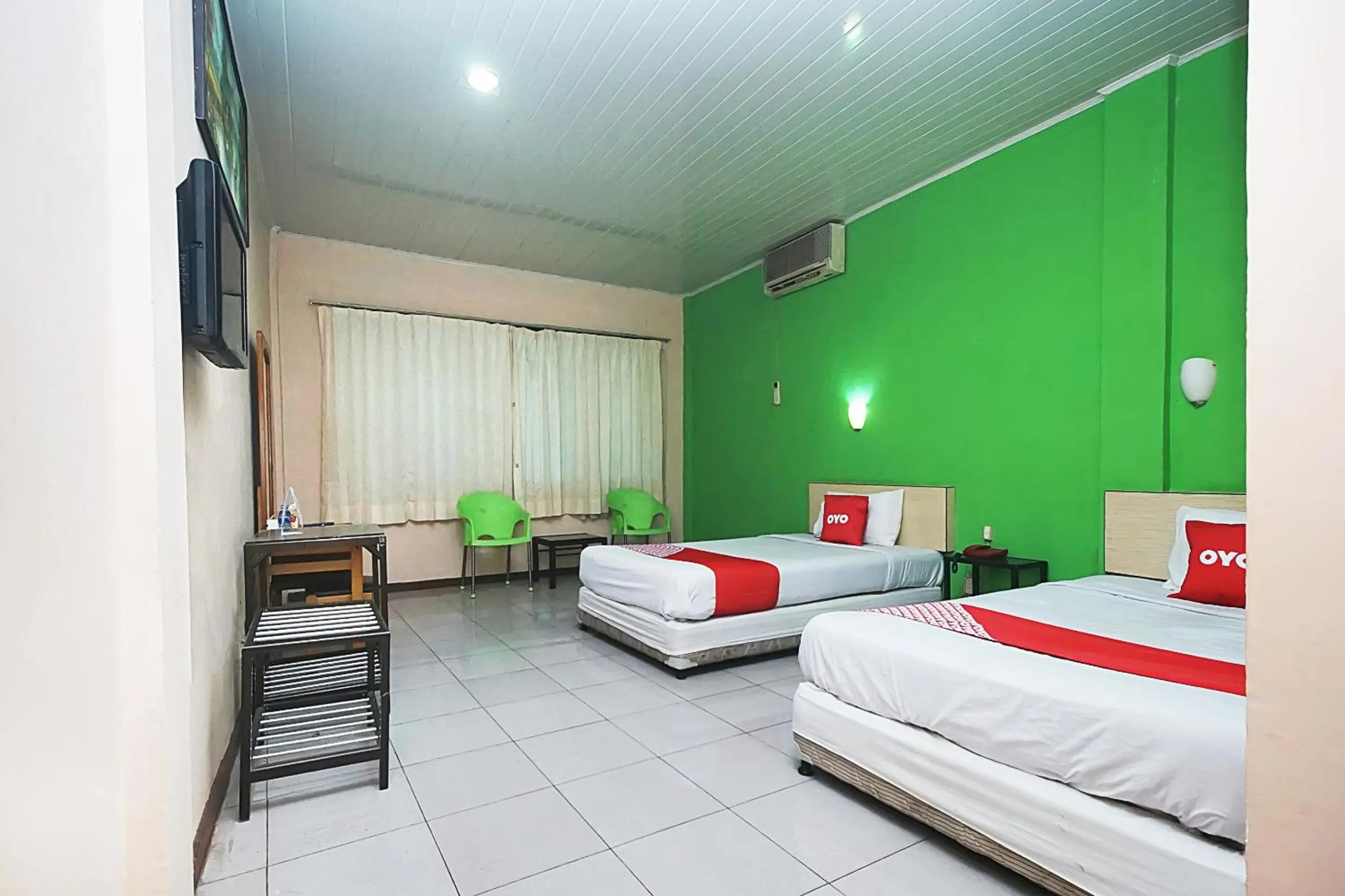 Bedroom in OYO 2079 Jambi Raya Hotel