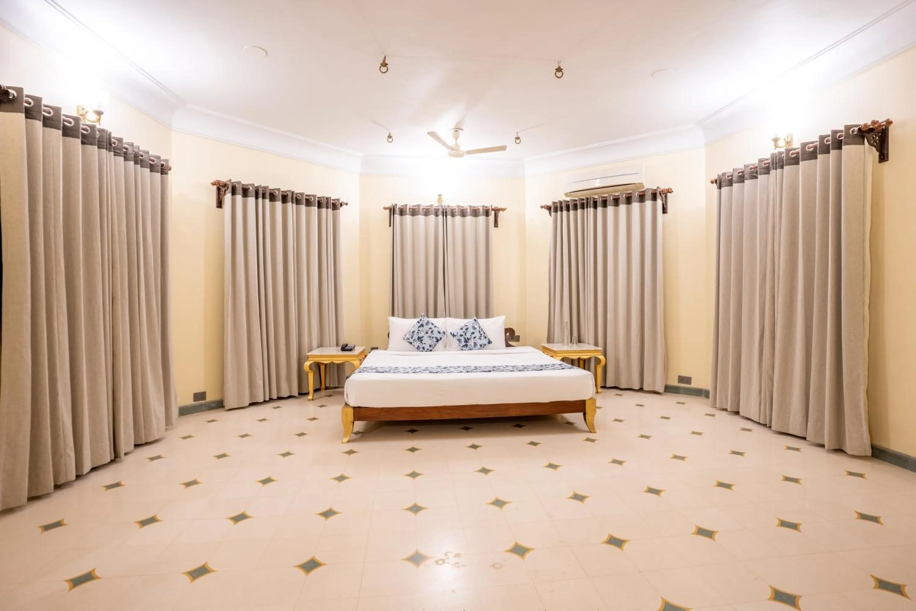 Photo of the whole room, Bed in JuSTa Alwarbagh Sariska