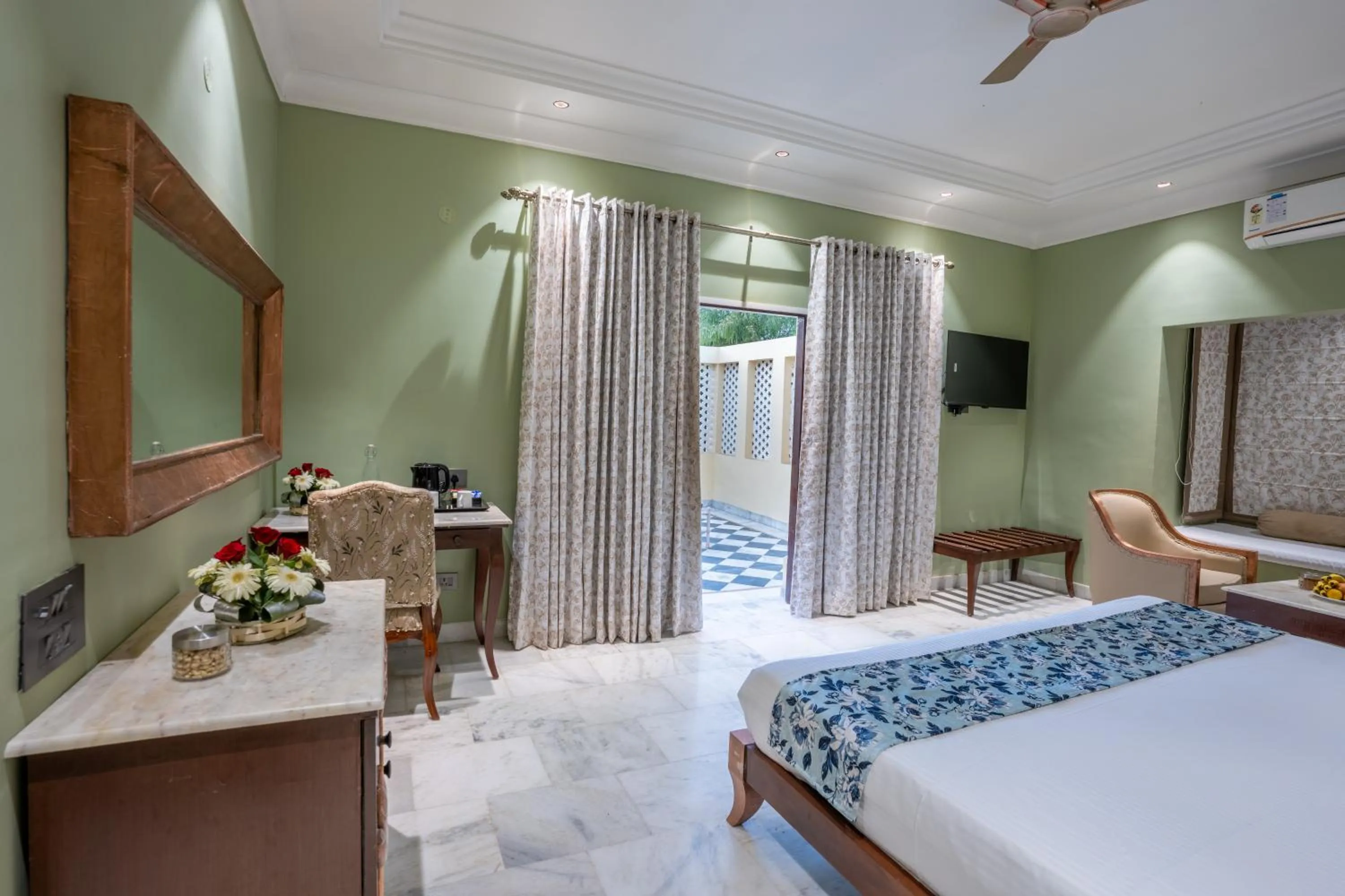 Photo of the whole room, Bed in JuSTa Alwarbagh Sariska