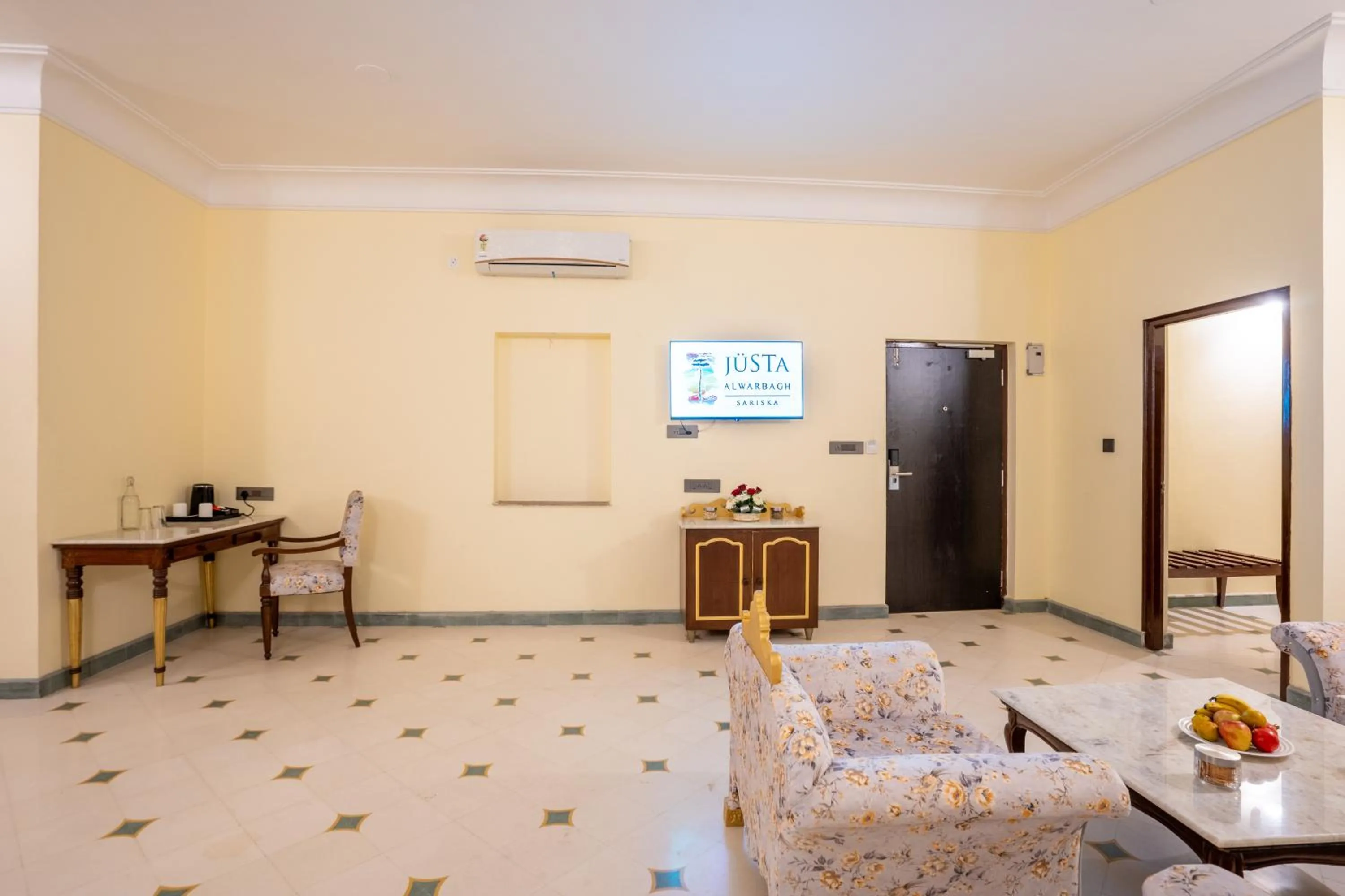 Photo of the whole room in JuSTa Alwarbagh Sariska