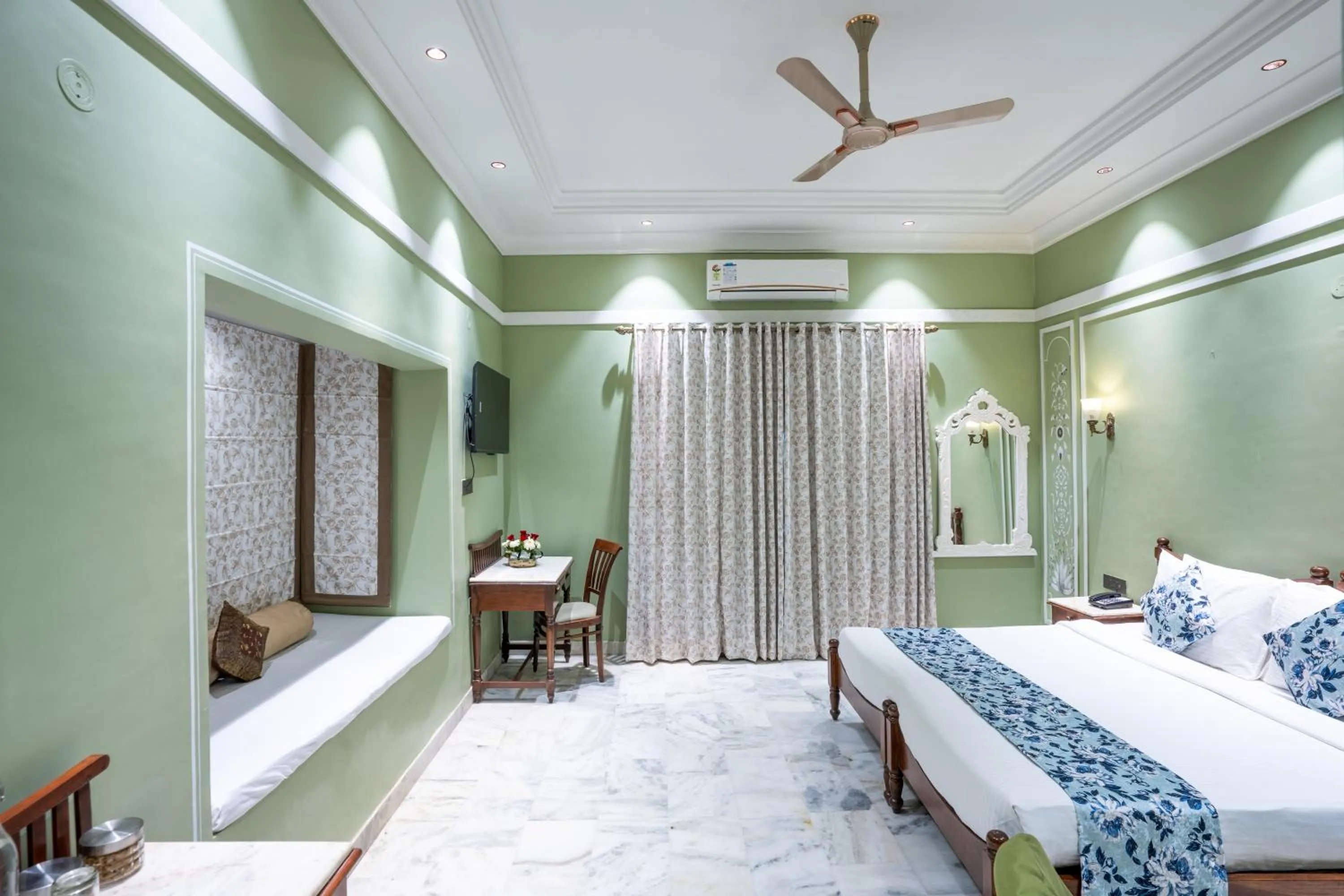 Photo of the whole room, Bed in JuSTa Alwarbagh Sariska
