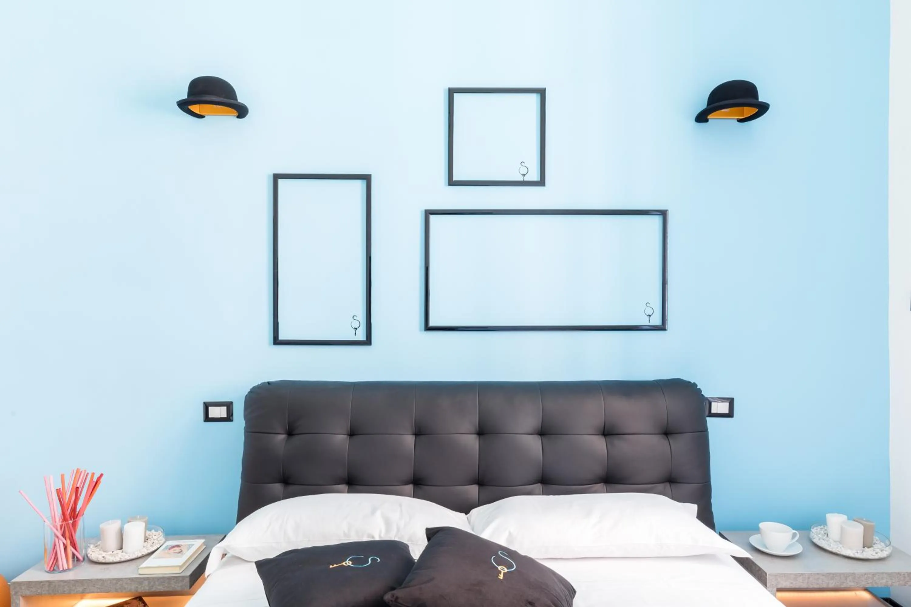 Bed in A World Aparts - 32 Modena