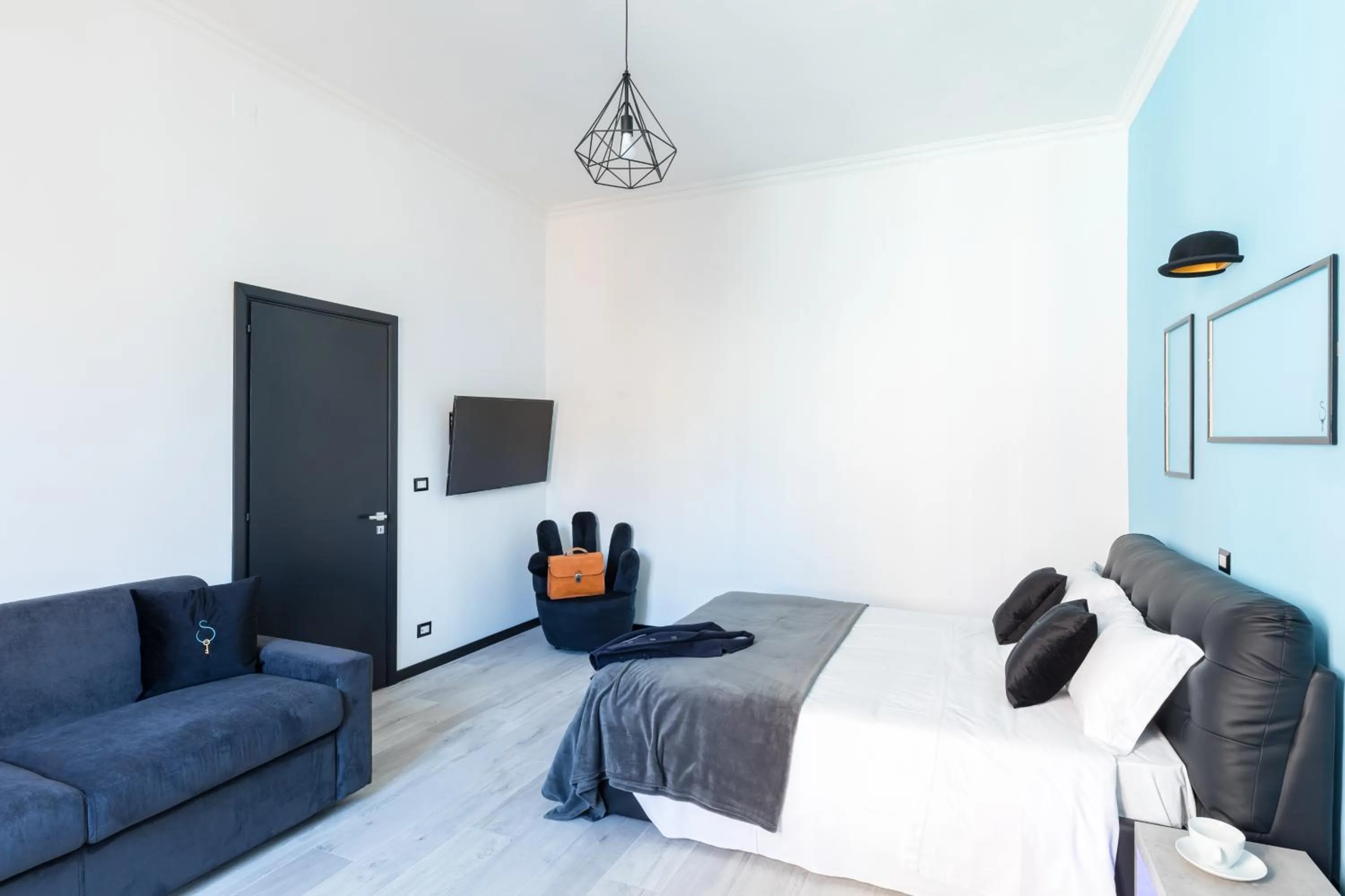 Property building, Bed in A World Aparts - 32 Modena