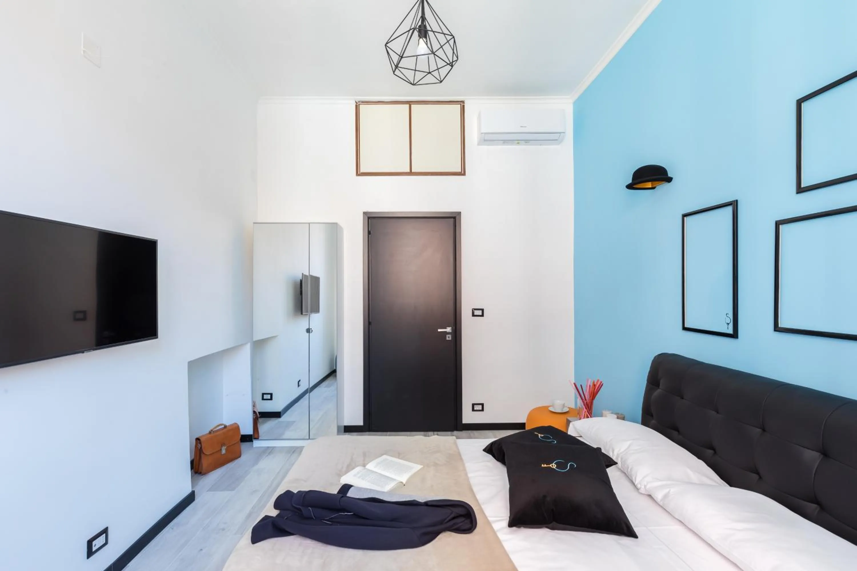 TV and multimedia, Bed in A World Aparts - 32 Modena