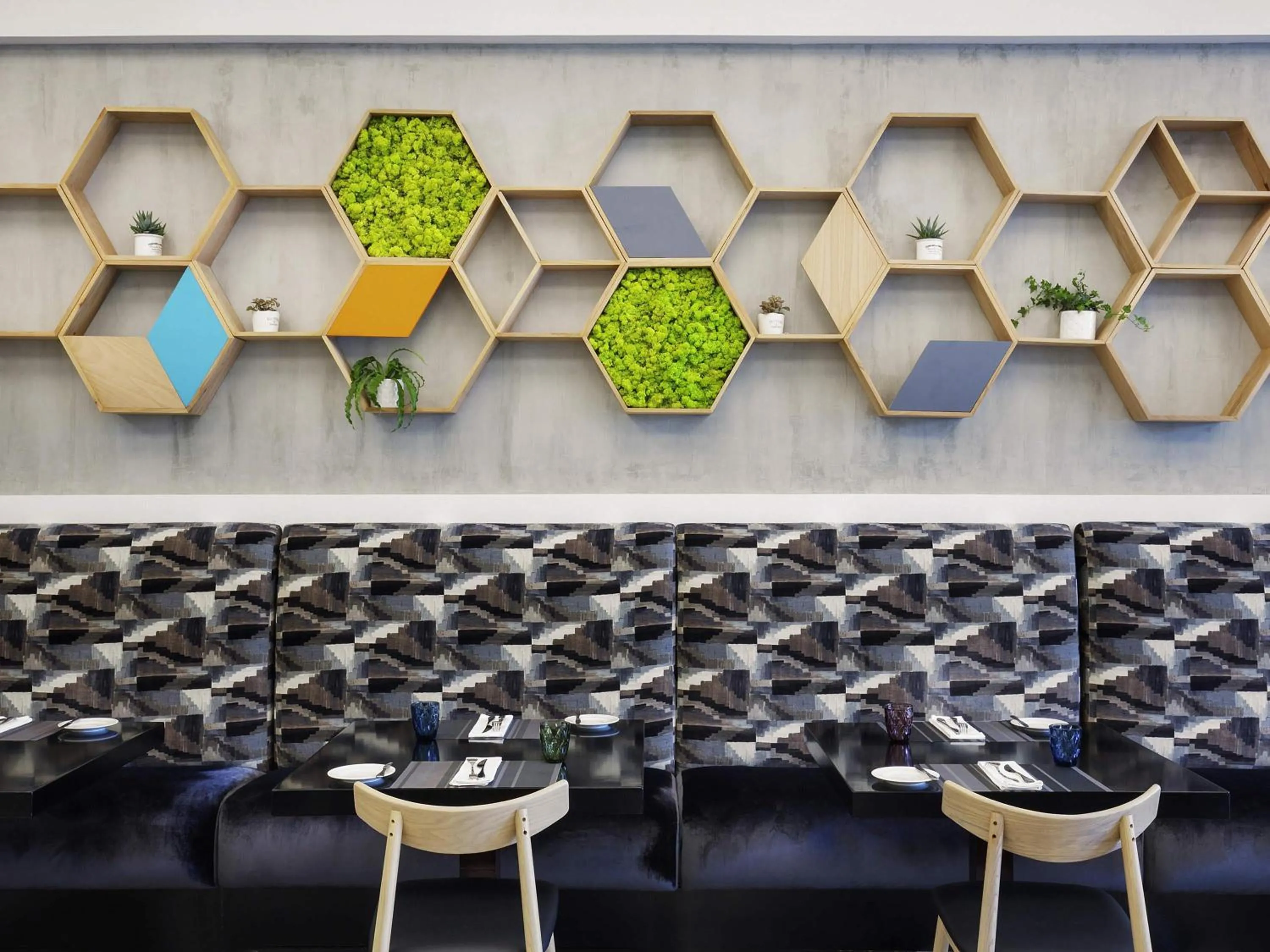 Restaurant/places to eat in ibis Deira Creekside Dubai