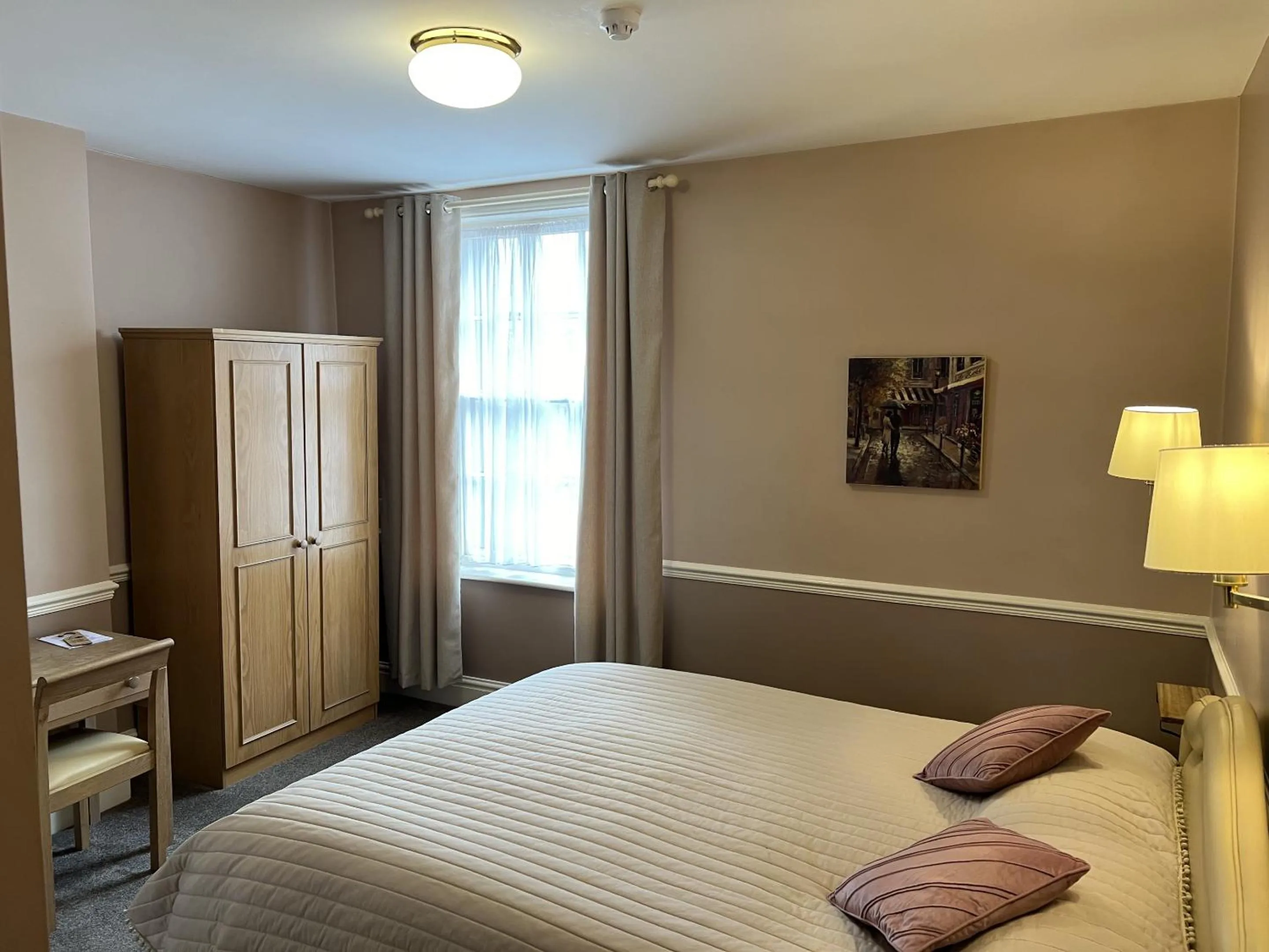 Bedroom, Bed in Royal Oak Hotel, Garstang