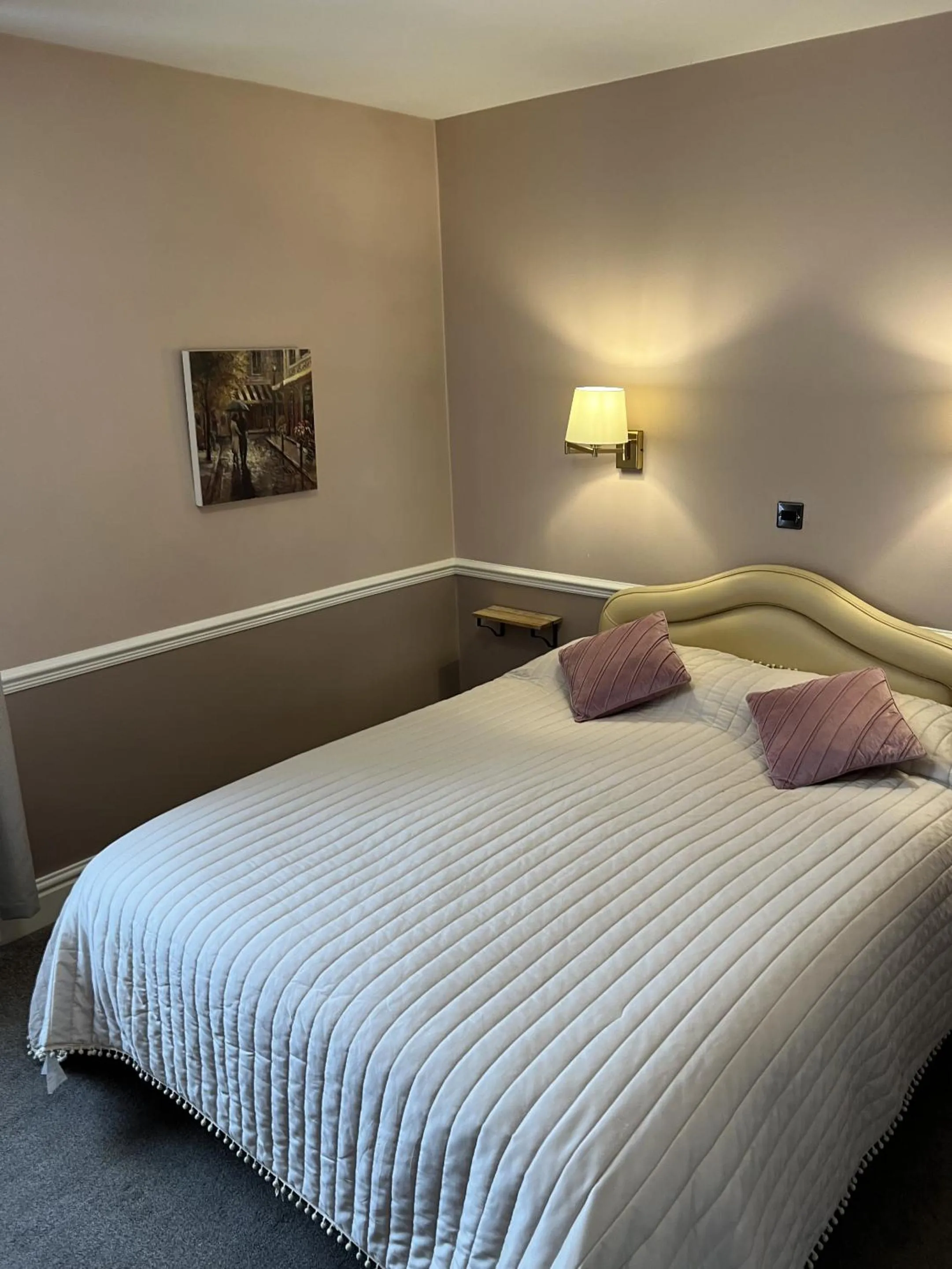Bedroom, Bed in Royal Oak Hotel, Garstang