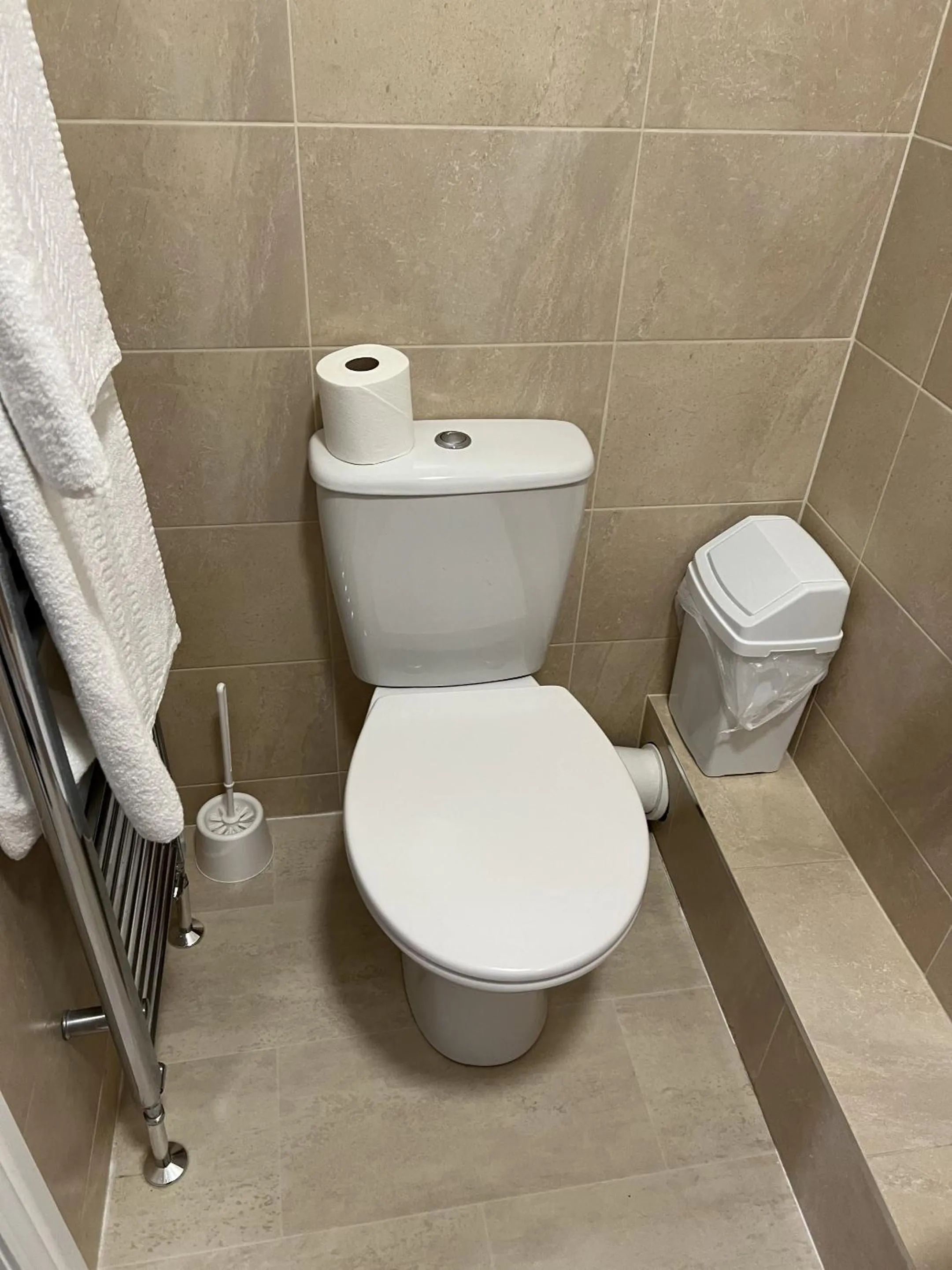 Bathroom in Royal Oak Hotel, Garstang