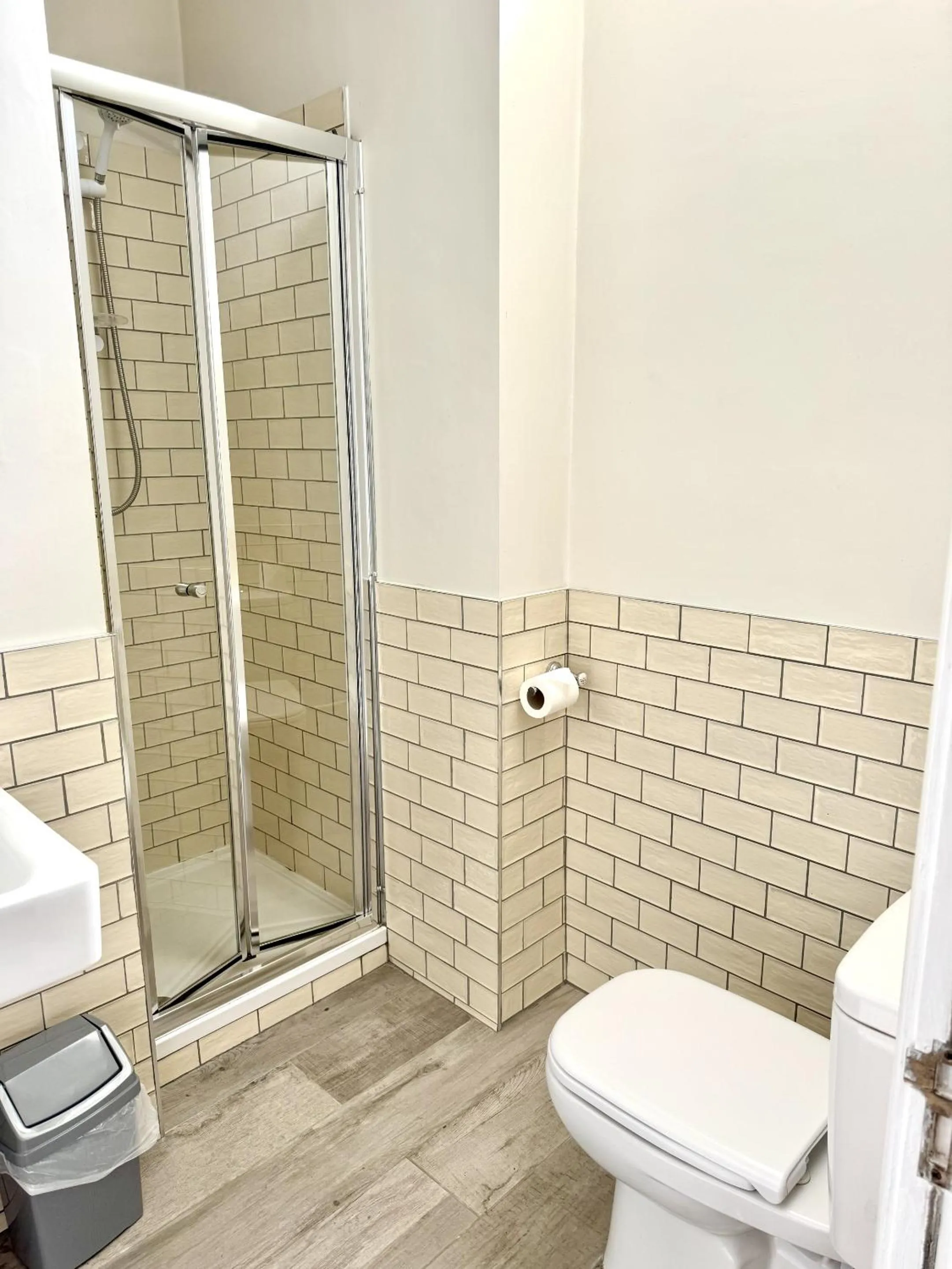 Bathroom in Royal Oak Hotel, Garstang